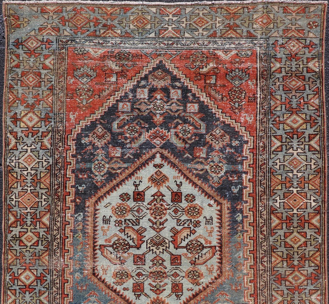 Tapis persan ancien Hamadan avec médaillon et riche bordure géométrique 3'10 x 6'1 Excellent état - En vente à Atlanta, GA