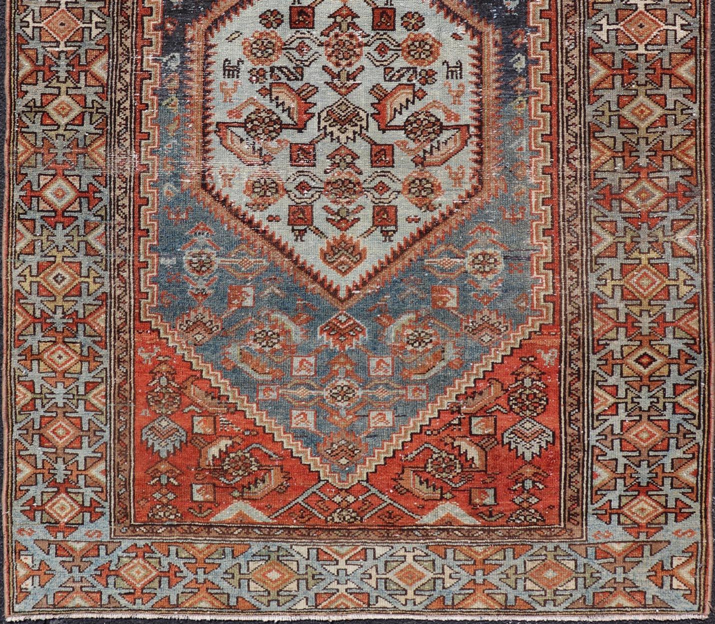 Laine Tapis persan ancien Hamadan avec médaillon et riche bordure géométrique 3'10 x 6'1 en vente