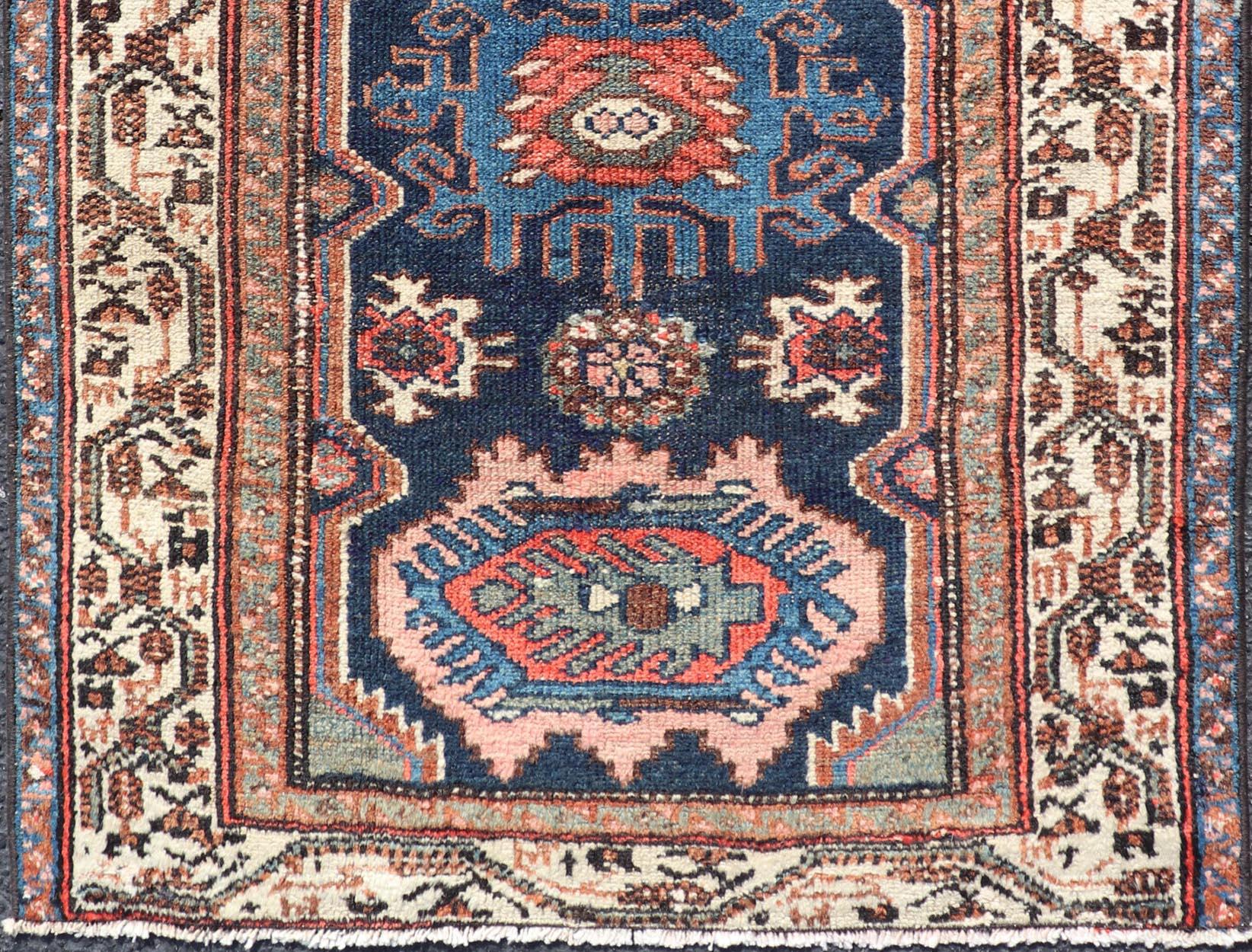 Noué à la main Tapis persan ancien Hamadan avec motif de médaillon multicolore 2'6 x 3'6 en vente
