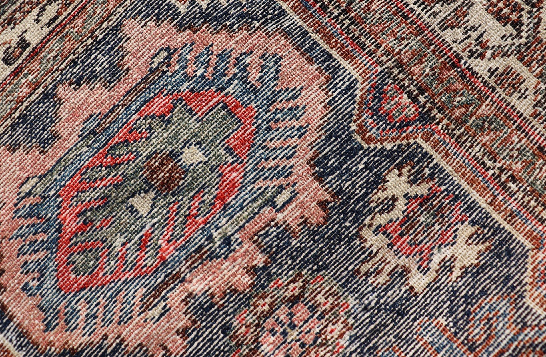 Tapis persan ancien Hamadan avec motif de médaillon multicolore 2'6 x 3'6 Bon état - En vente à Atlanta, GA