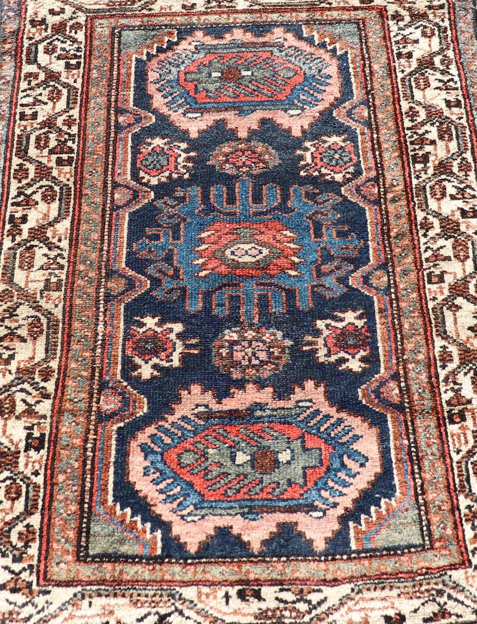Laine Tapis persan ancien Hamadan avec motif de médaillon multicolore 2'6 x 3'6 en vente