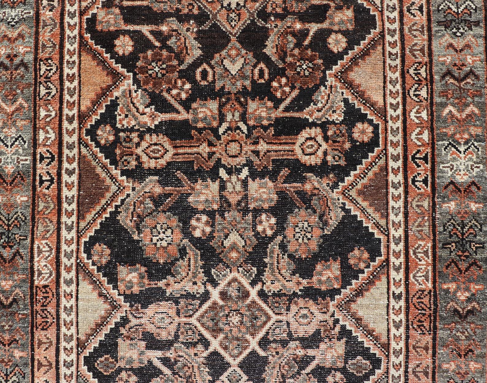 Antiker persischer Hamadan-Teppich mit reichhaltigem floralem und geometrischem Design 3'6 x 6'4 im Angebot 2