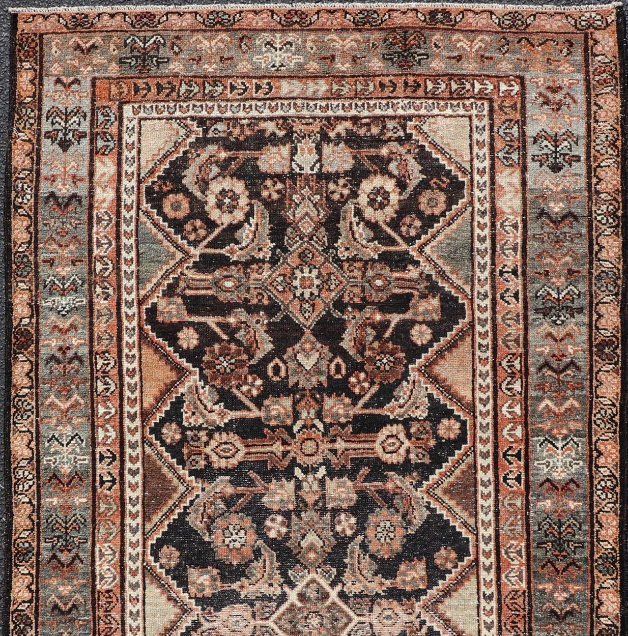 Antiker persischer Hamadan-Teppich mit reichhaltigem floralem und geometrischem Design 3'6 x 6'4 (Malayer) im Angebot