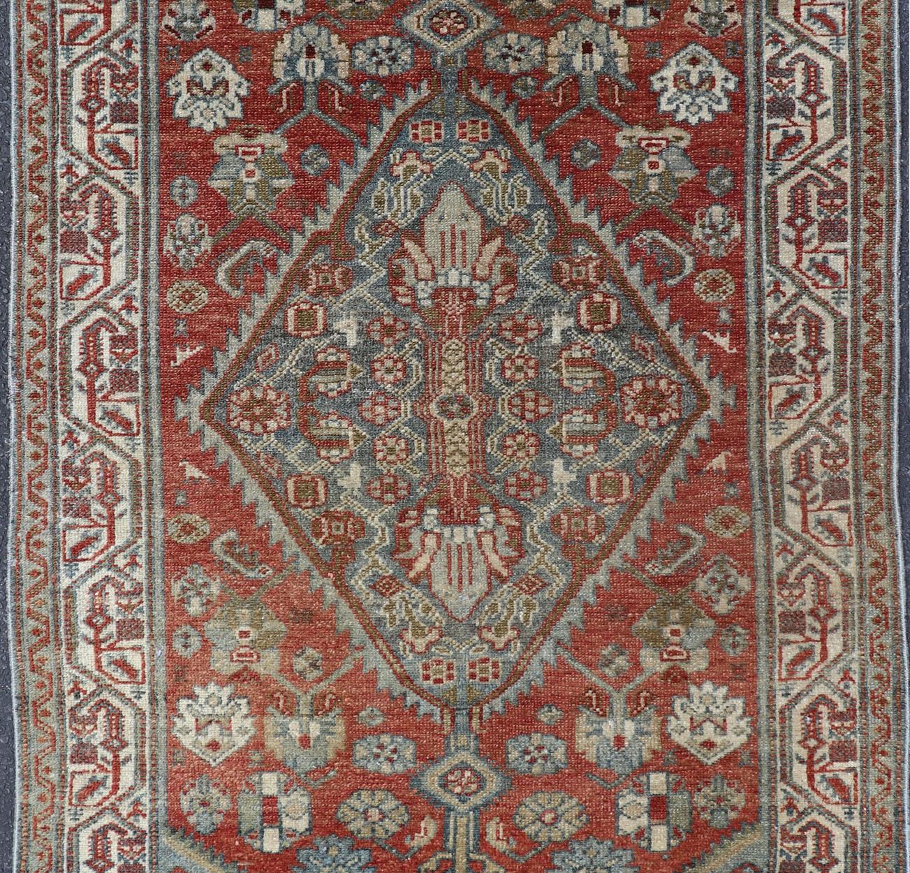 Antiker persischer Hamadan-Teppich mit reichen geometrischen Motiven aus Persien  3'3 x 6'0 (Wolle) im Angebot