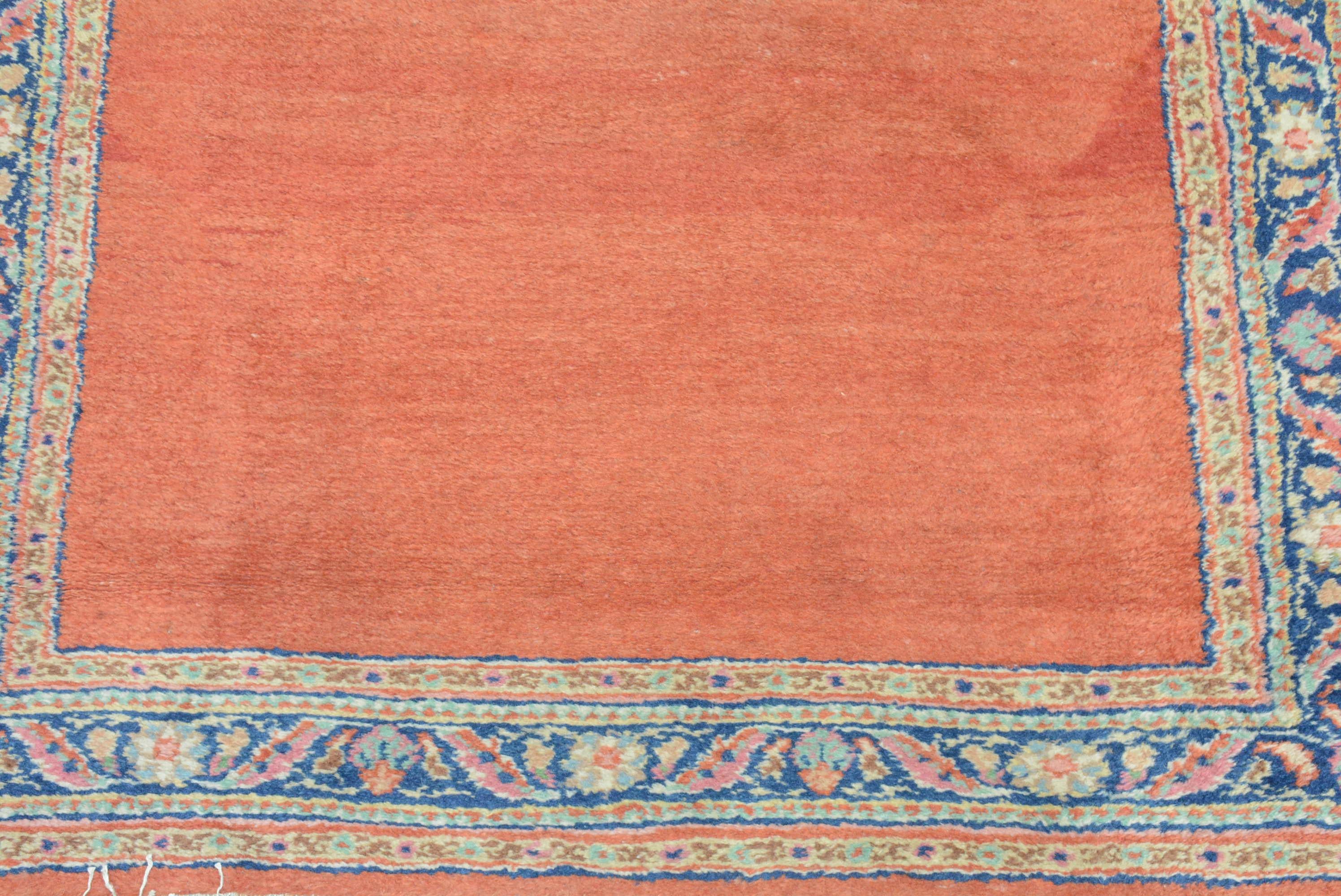 La regione geografica della Persia nord-occidentale, con le sue città e i suoi villaggi, è stata all'avanguardia nell'esportazione su larga scala di tappeti e moquette alla fine del XIX secolo.  Ai mercanti di Tabriz, una grande città che è la