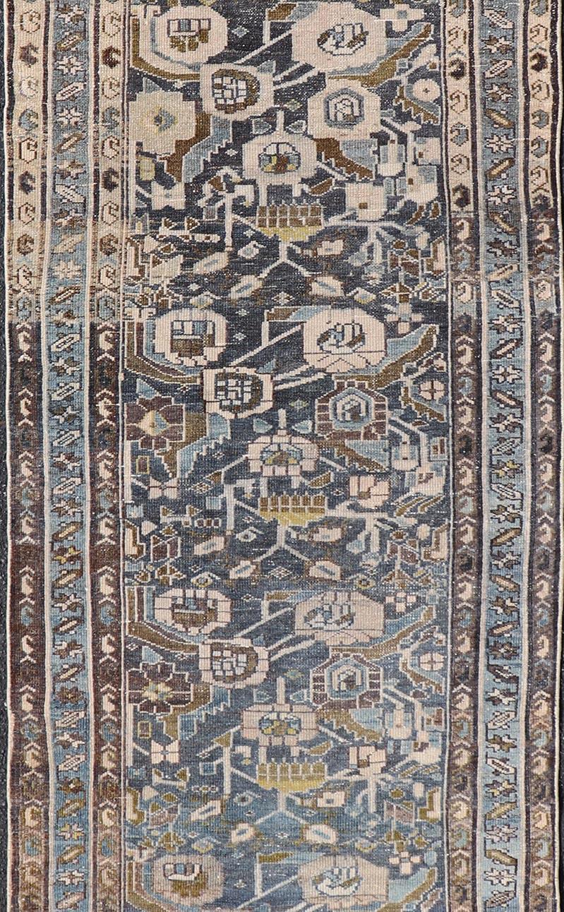 Antiker persischer Hamadan-Läufer in All-Over-Blumen- und Geometrisch 3'1