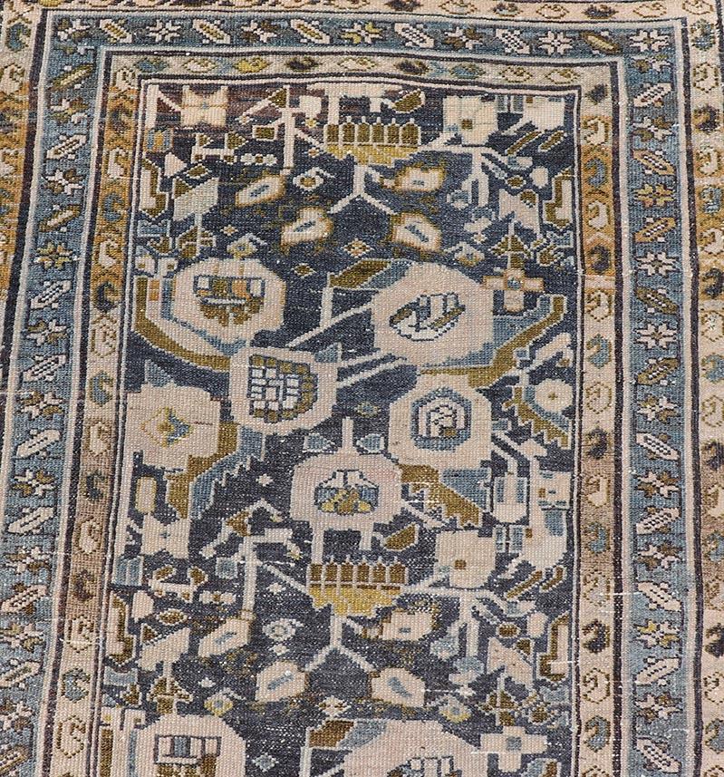 Antiker persischer Hamadan-Läufer in All-Over-Blumen- und Geometrisch 3'1