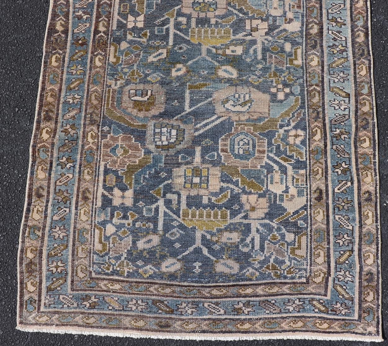 Antiker persischer Hamadan-Läufer in All-Over-Blumen- und Geometrisch 3'1