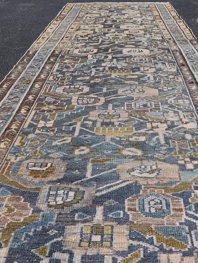 Antiker persischer Hamadan-Läufer in All-Over-Blumen- und Geometrisch 3'1
