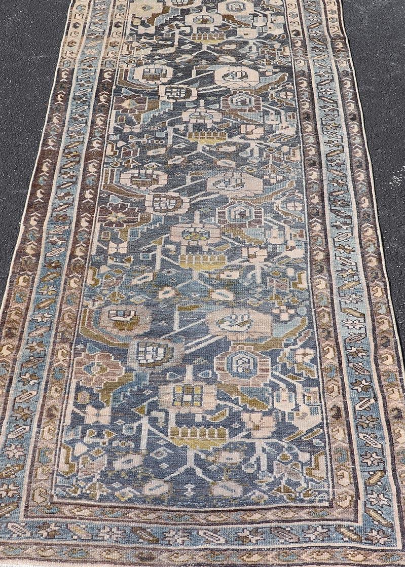 Antiker persischer Hamadan-Läufer in All-Over-Blumen- und Geometrisch 3'1