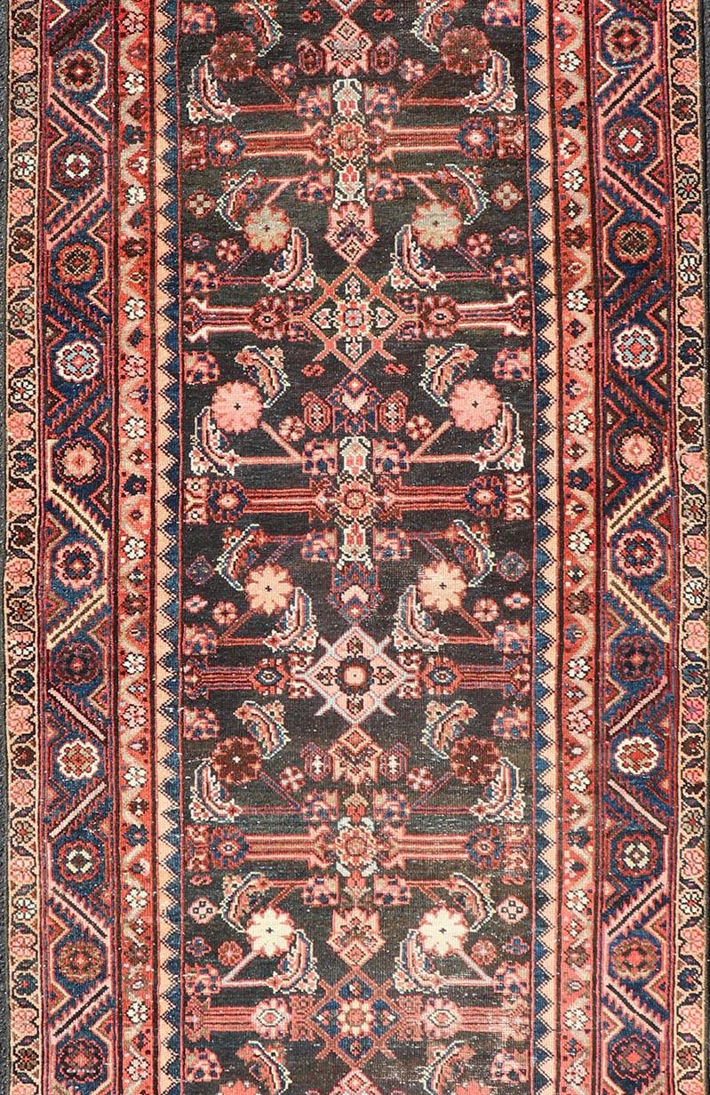 Antiker persischer Hamadan-Läufer mit ganzflächigem subgeometrischem Blumendesign (Persisch) im Angebot