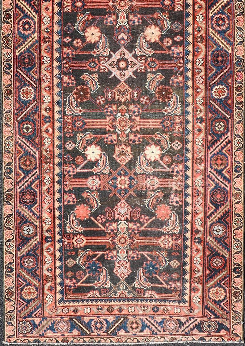 Antiker persischer Hamadan-Läufer mit ganzflächigem subgeometrischem Blumendesign (Handgeknüpft) im Angebot