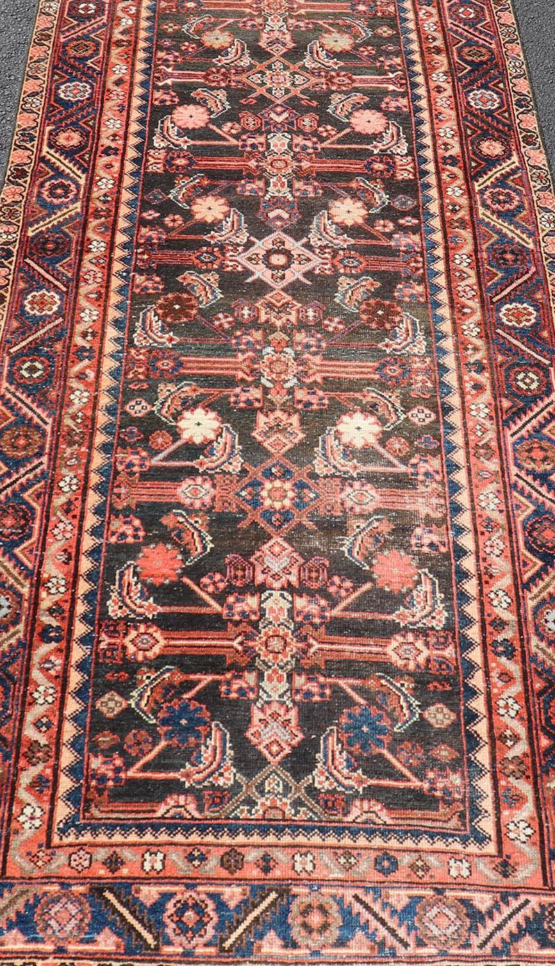 Antiker persischer Hamadan-Läufer mit ganzflächigem subgeometrischem Blumendesign (Wolle) im Angebot