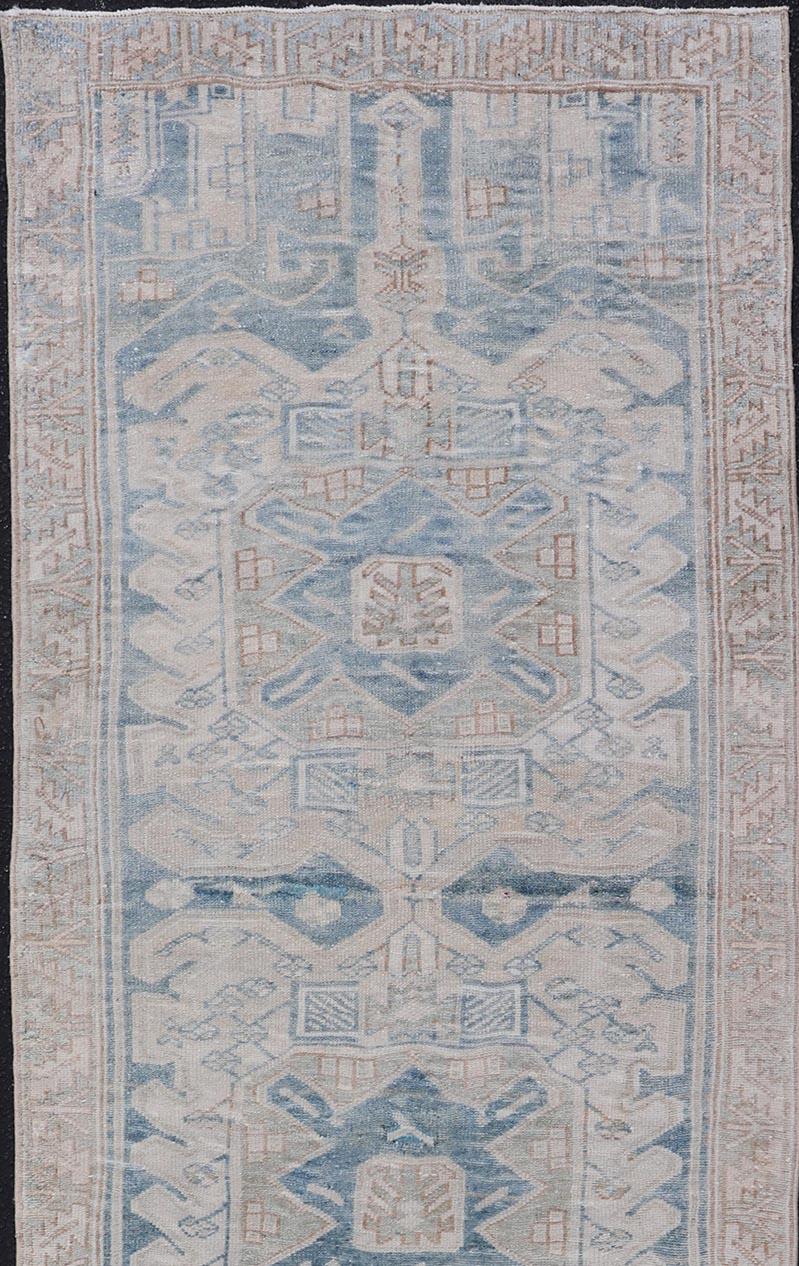 Antique Persian Hamadan runner with Sub-geometric design. Intricately designed antique Hamadan runner in light tones, Keivan Woven Arts / rug TU-MTU-4959, country of origin / type: Iran / Hamedan, circa 1920

Measures: 3'2 x 9'11.