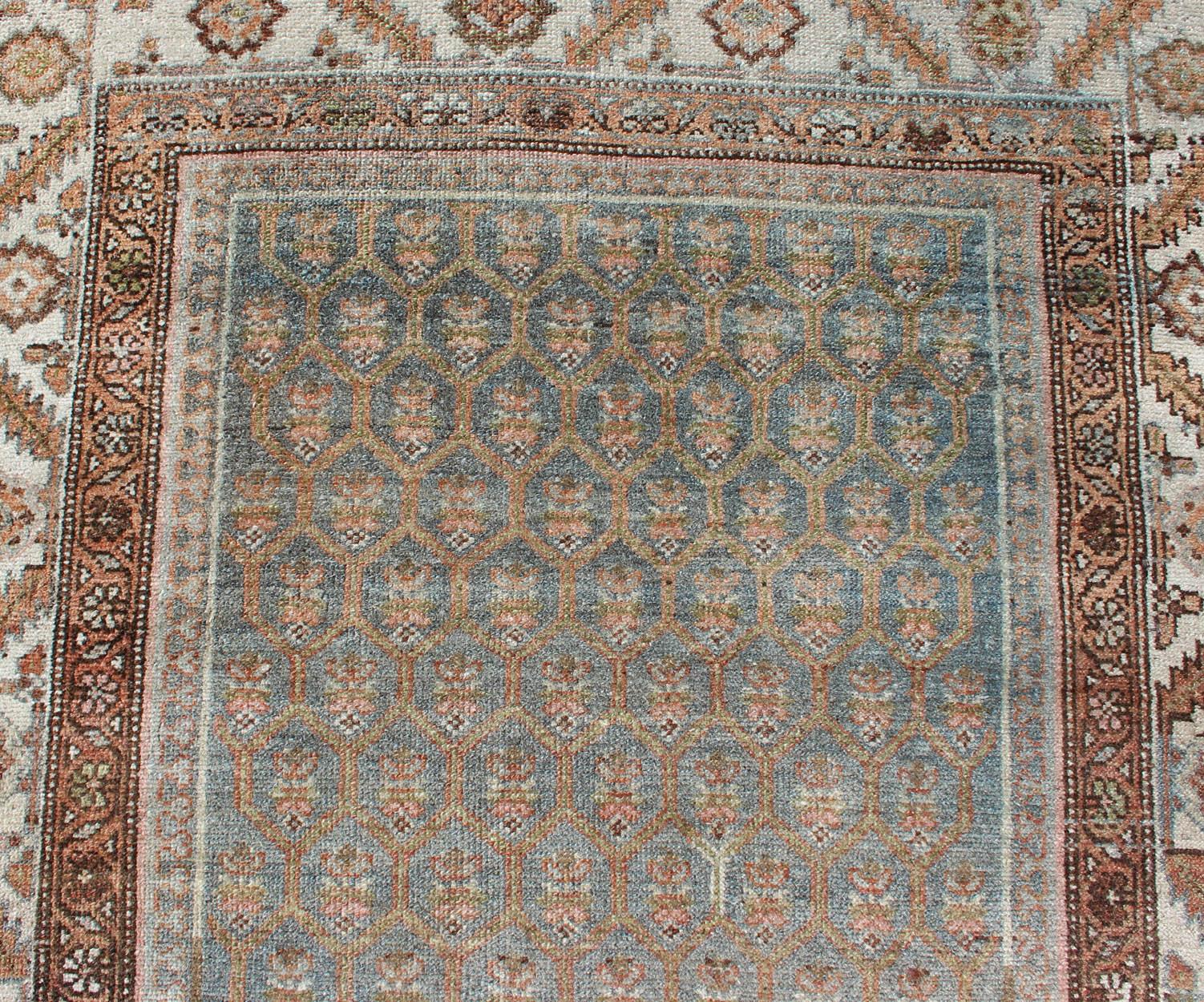 Laine Tapis de couloir persan ancien Hamedan large avec motif sur toute sa surface dans un ton de couleur unique