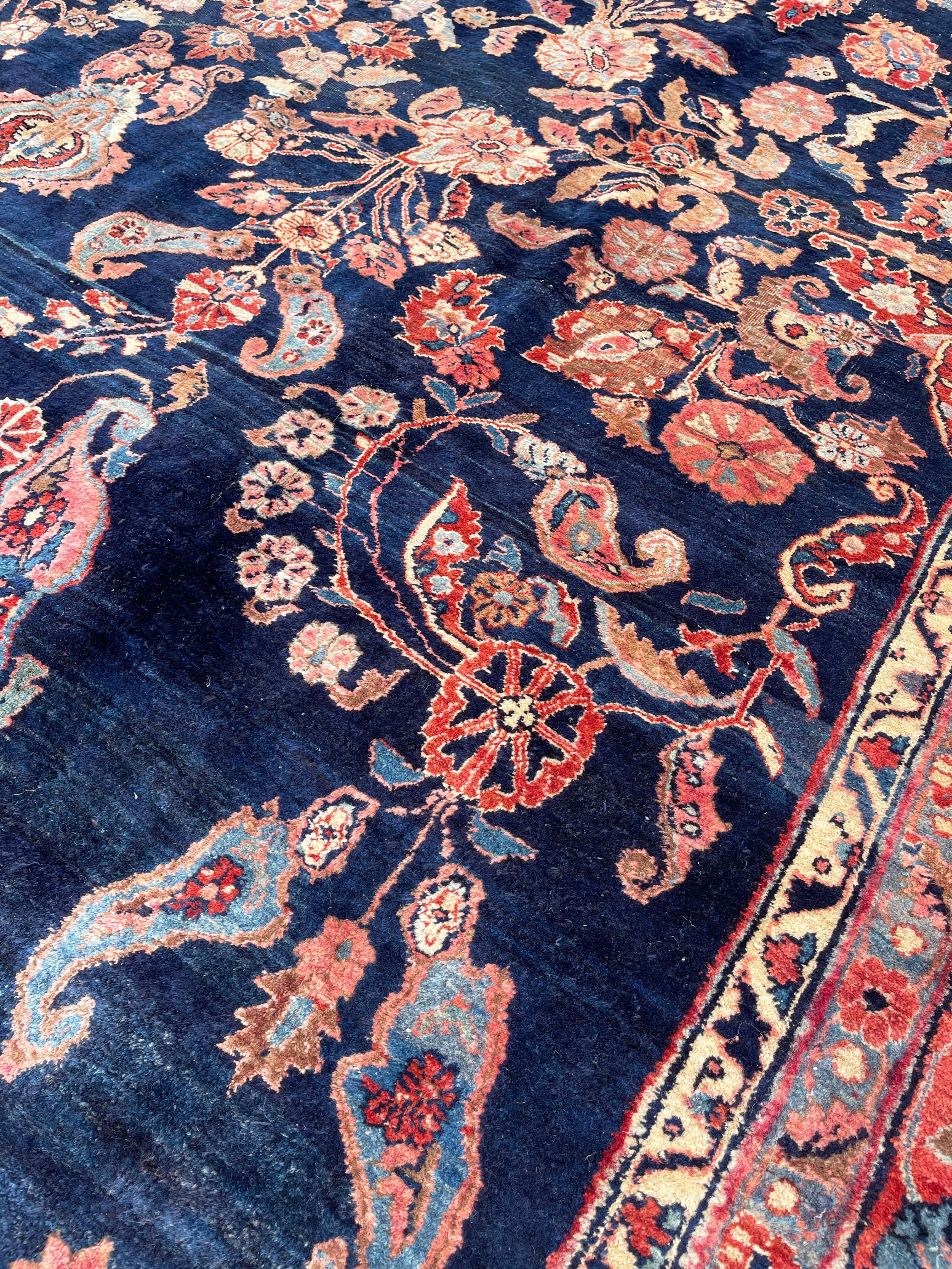 Antiker persischer handgeknüpfter, halb geblümter Sarouk-Teppich in Indigoblau, um 1920 im Angebot 4