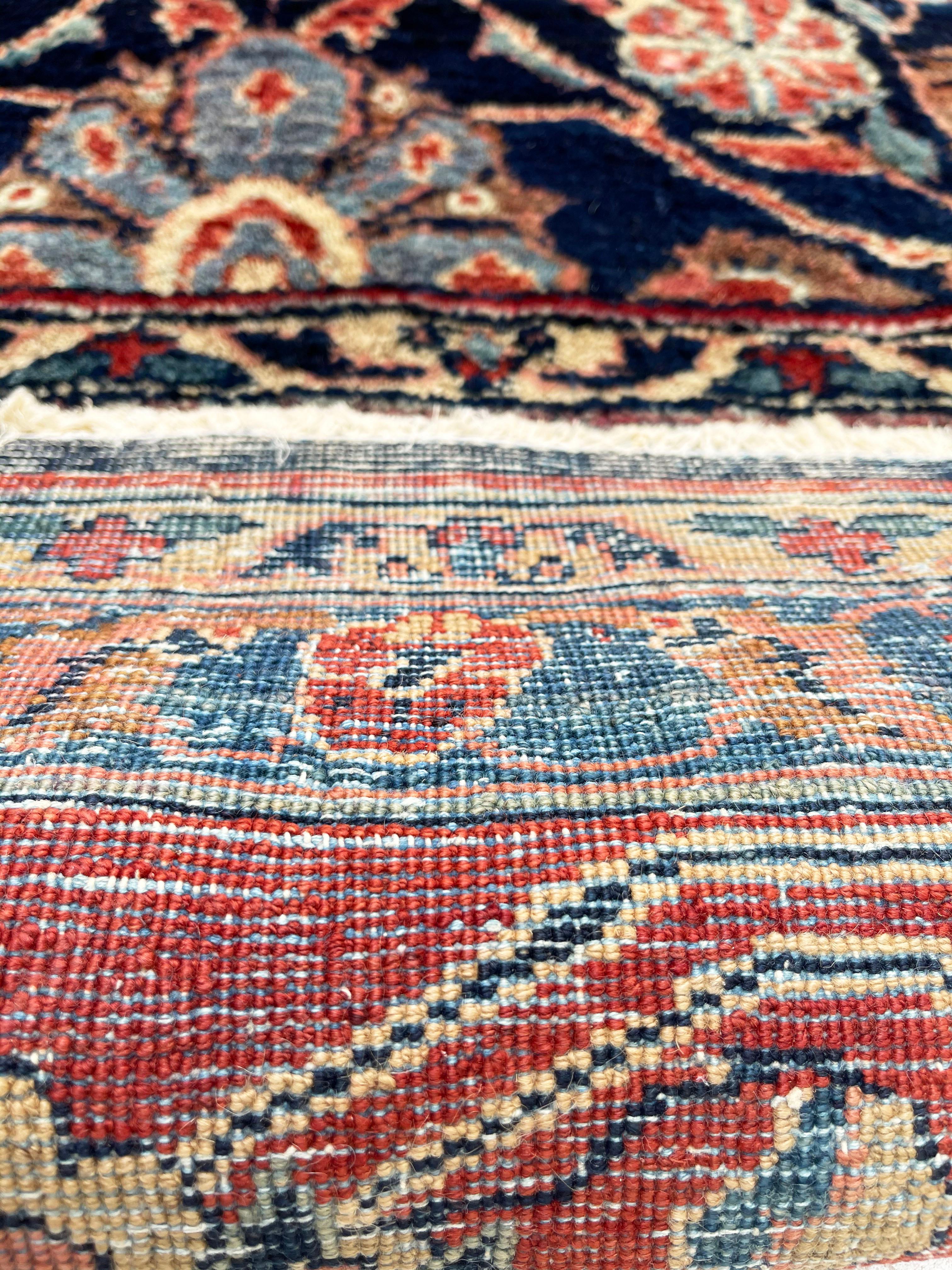 Antiker persischer handgeknüpfter, halb geblümter Sarouk-Teppich in Indigoblau, um 1920 im Angebot 12