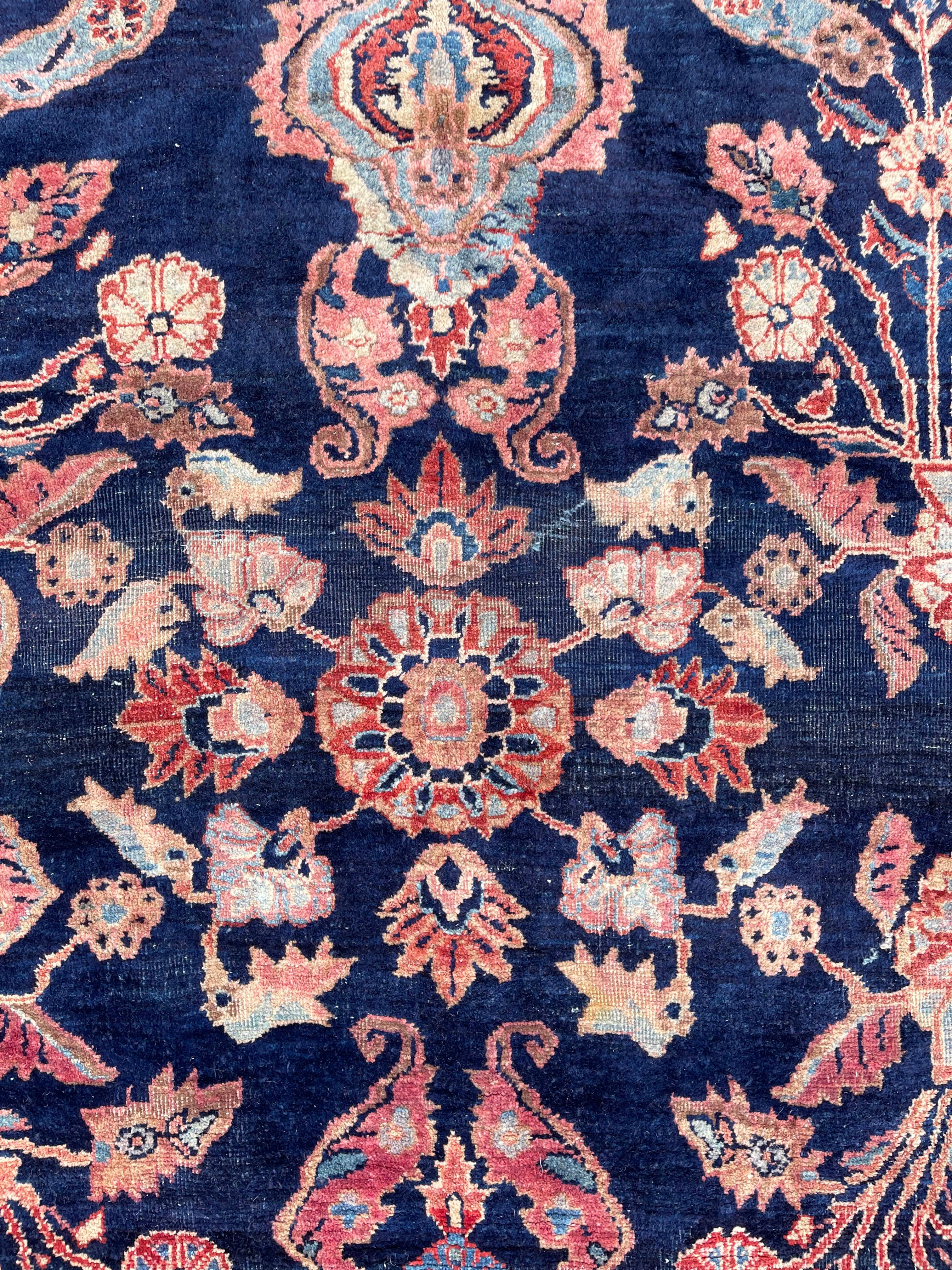 Antiker persischer handgeknüpfter, halb geblümter Sarouk-Teppich in Indigoblau, um 1920 (Handgeknüpft) im Angebot