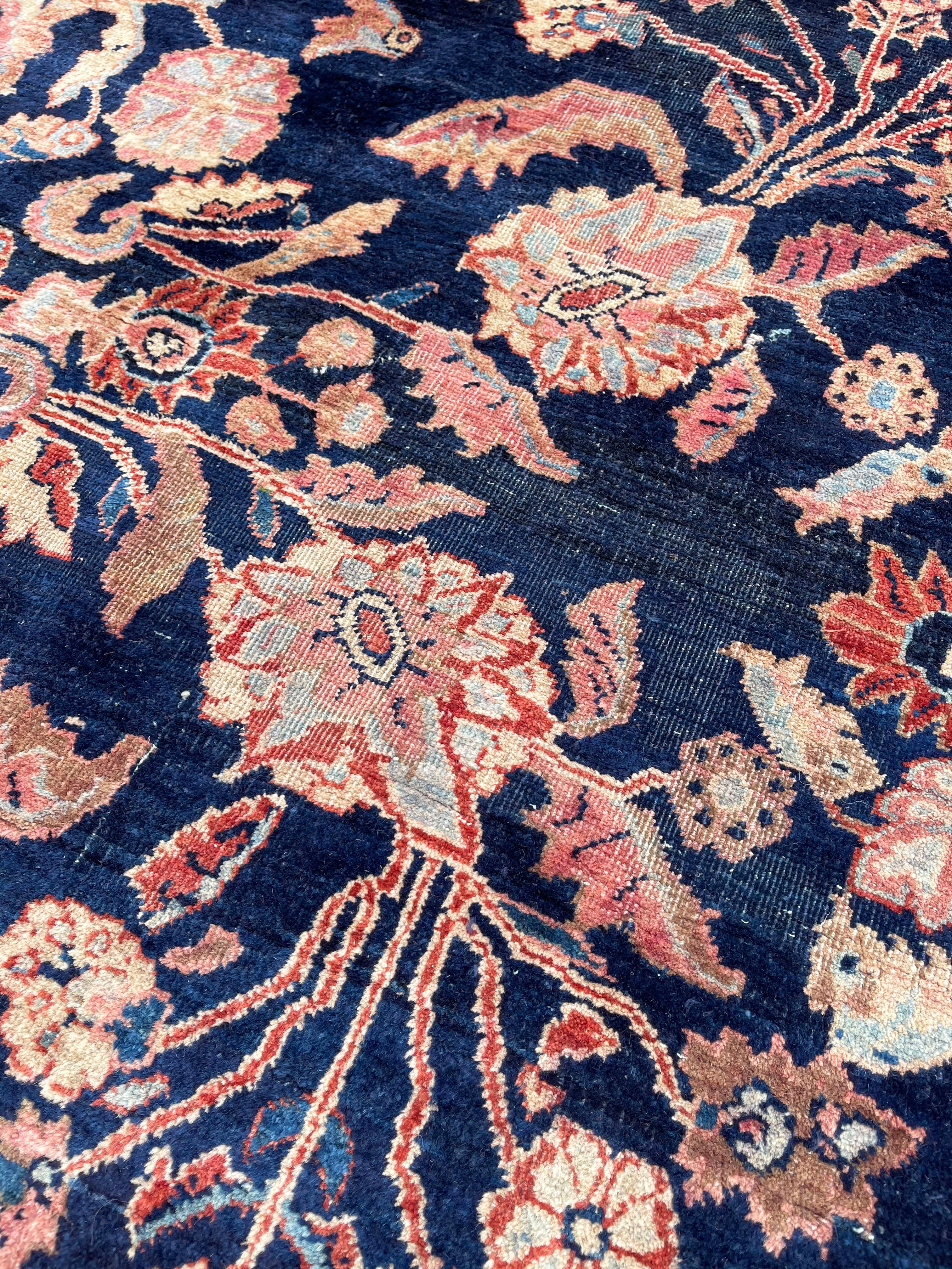 Antiker persischer handgeknüpfter, halb geblümter Sarouk-Teppich in Indigoblau, um 1920 (Frühes 20. Jahrhundert) im Angebot