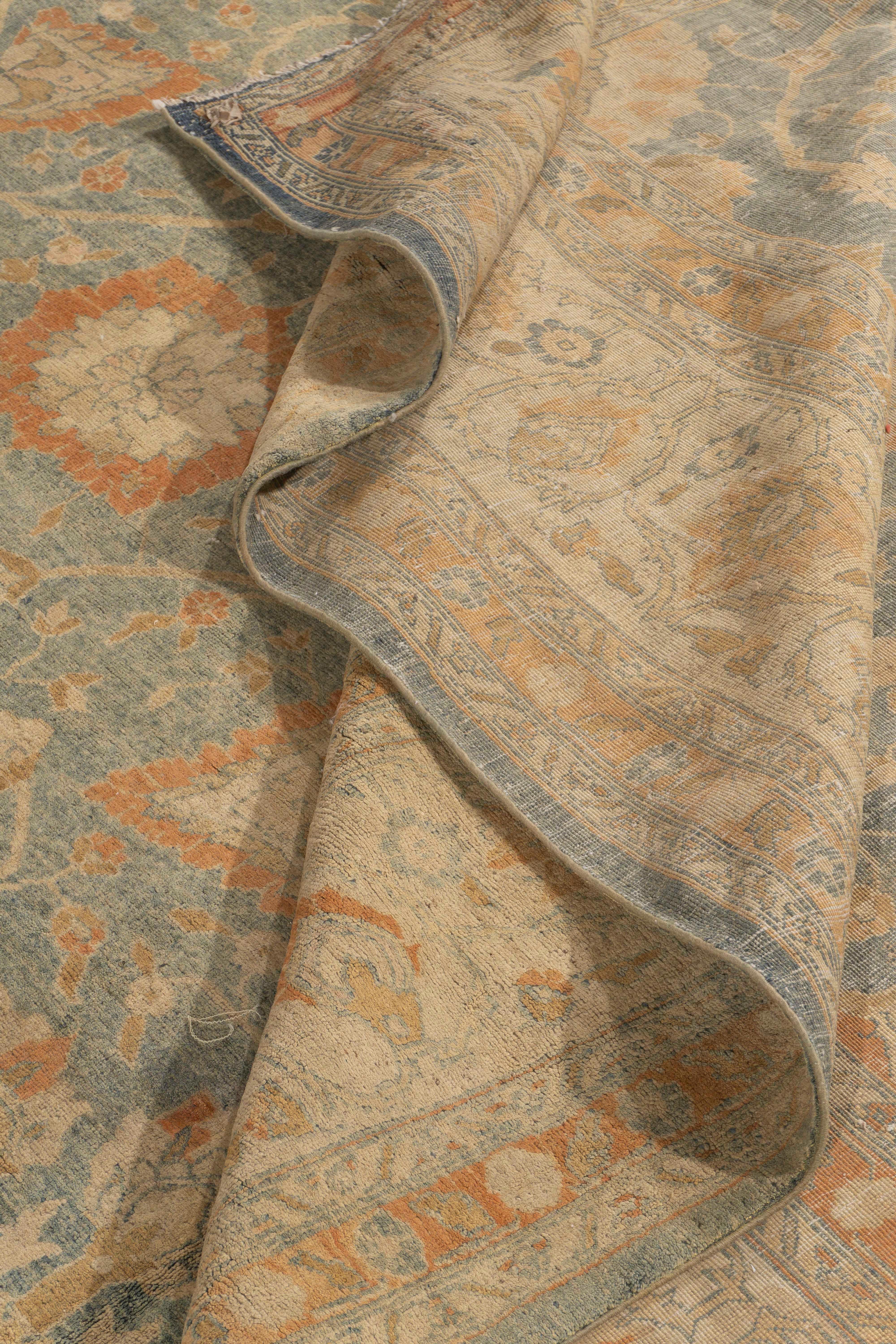 Ancien tapis persan noué à la main de Tabriz en vente 4