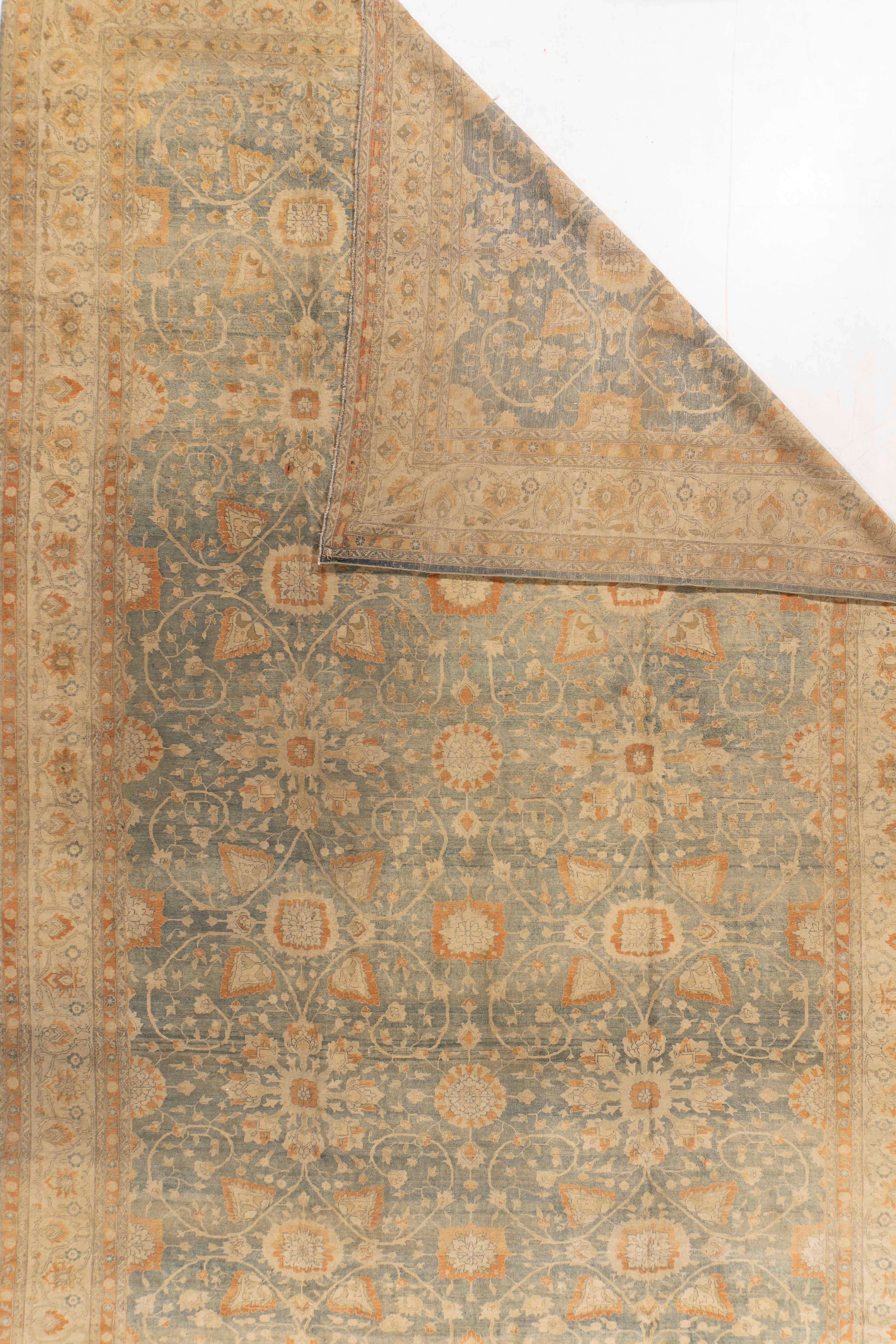Ancien tapis persan noué à la main de Tabriz en vente 7