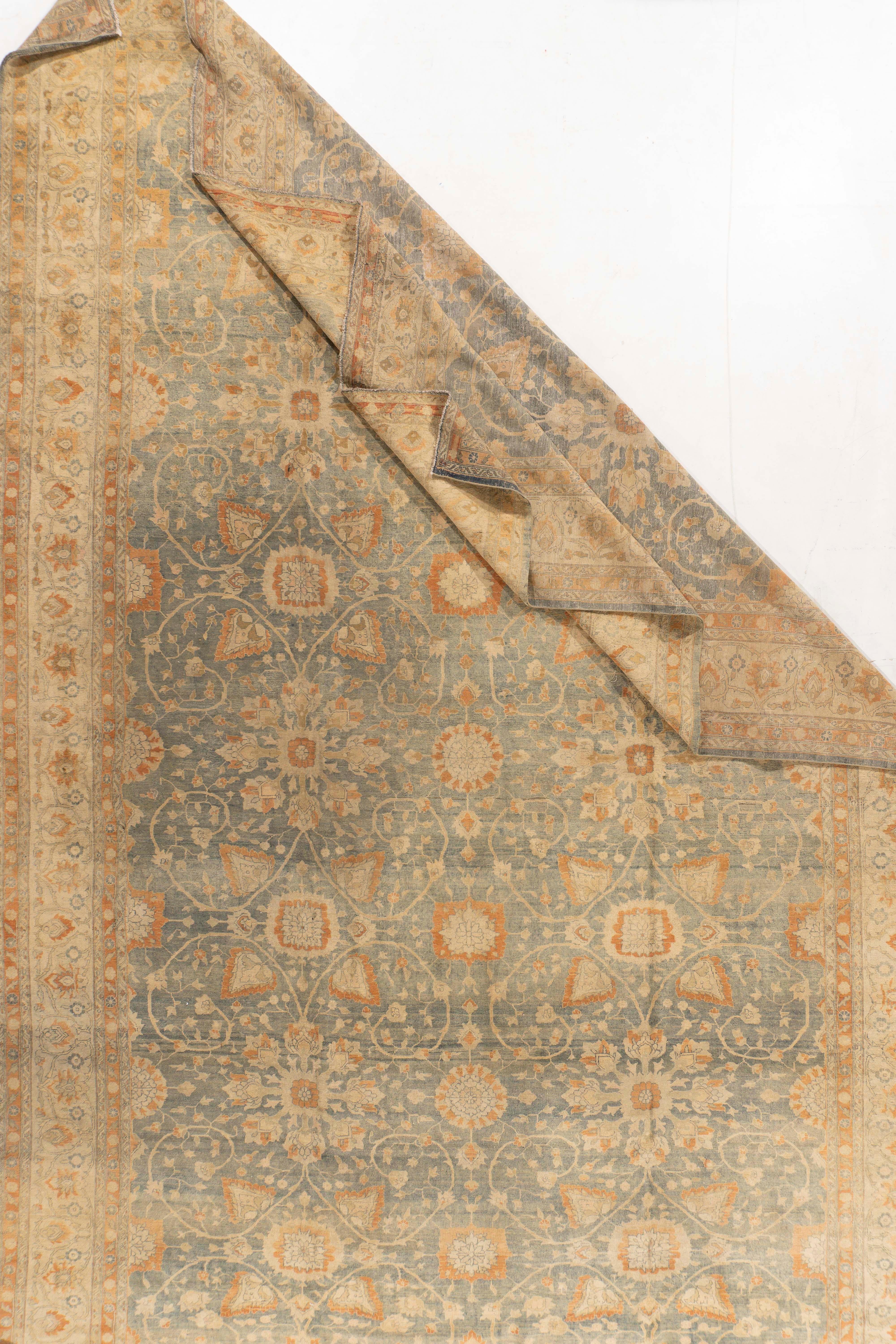 Ancien tapis persan noué à la main de Tabriz en vente 8