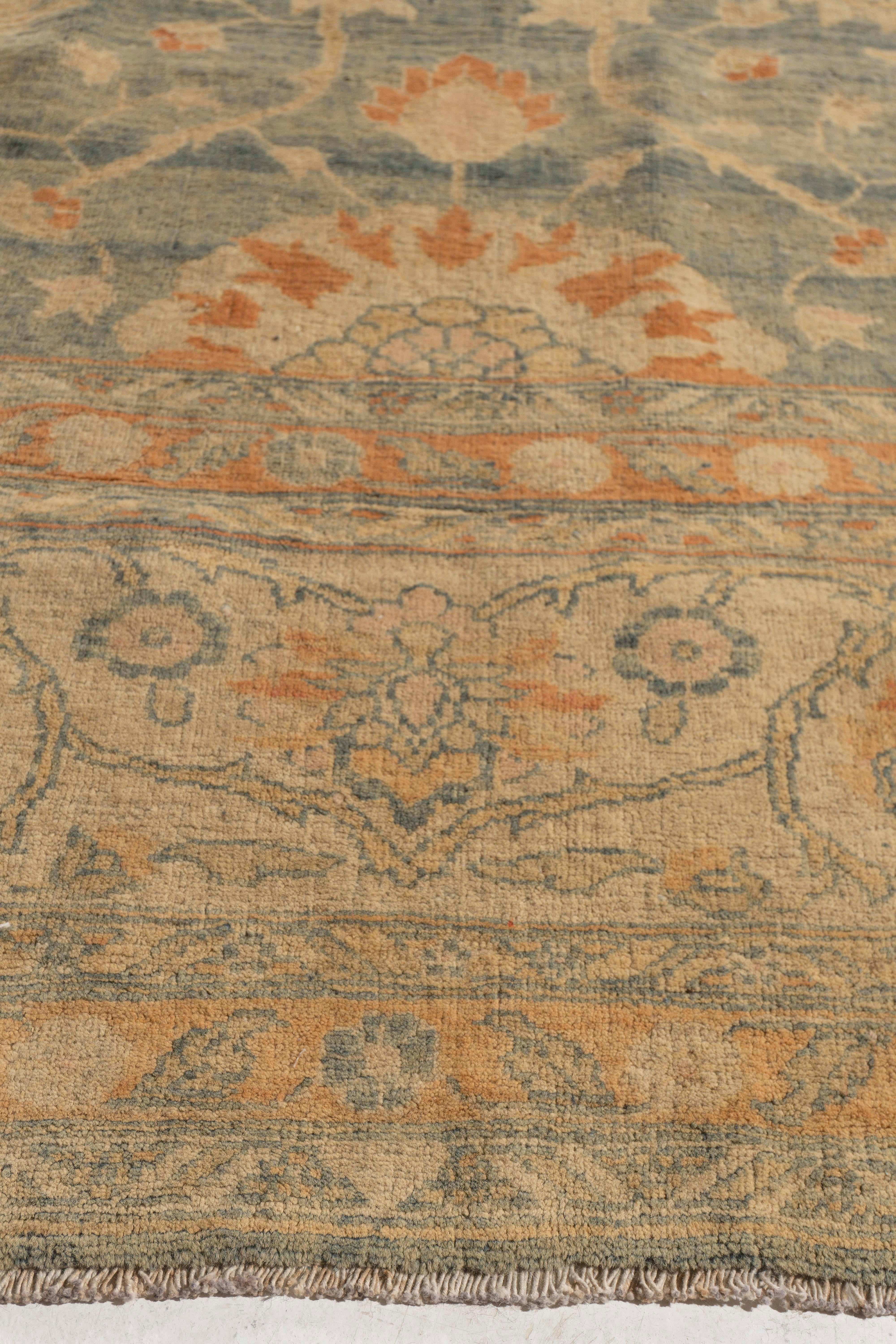 Tabriz est synonyme de beaucoup de choses pour les amateurs de tapis : des tapis persans antiques classiques du XVIe siècle aujourd'hui conservés dans des musées, des tapis décoratifs à médaillons du XIXe siècle prisés par les designers du monde
