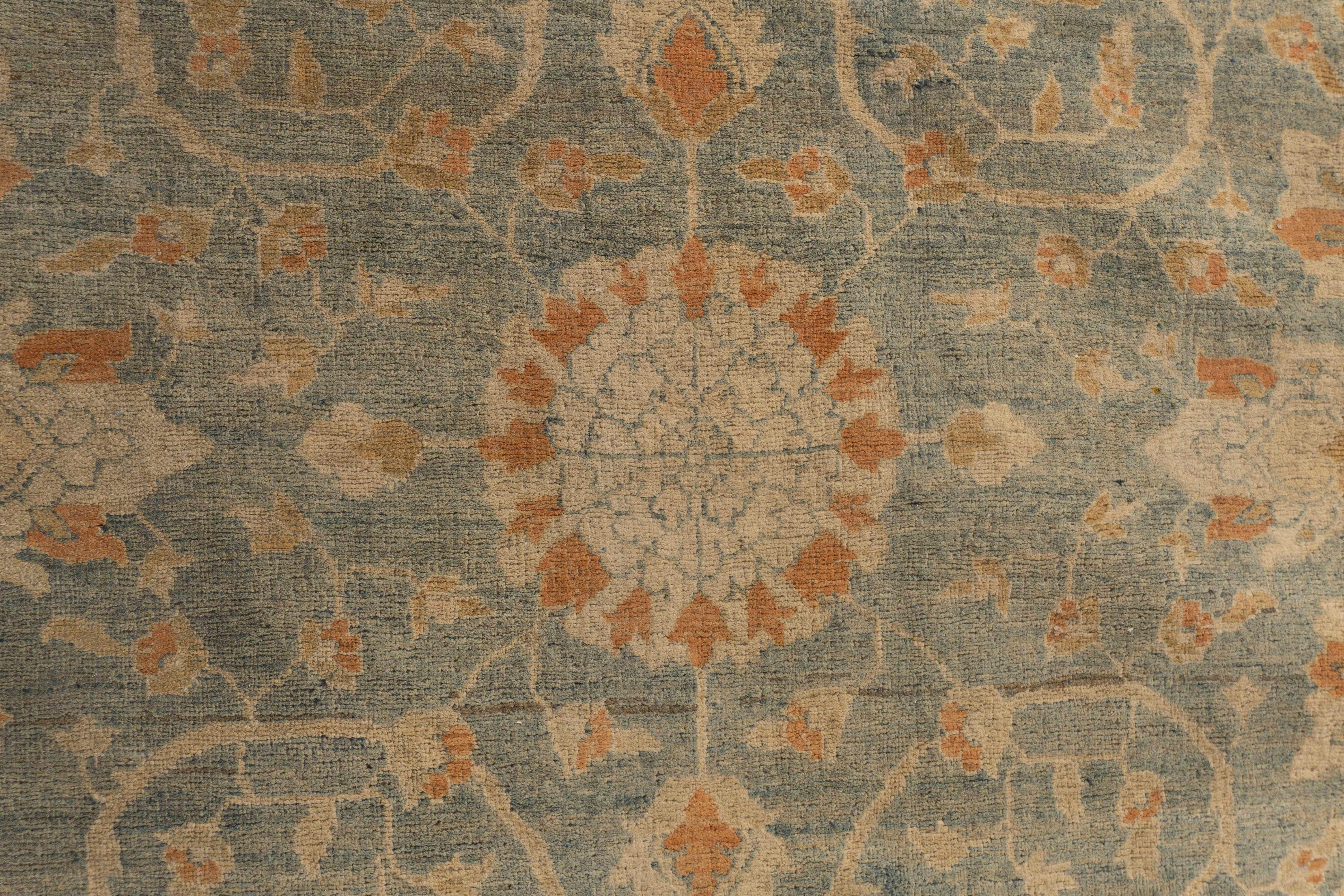 20ième siècle Ancien tapis persan noué à la main de Tabriz en vente