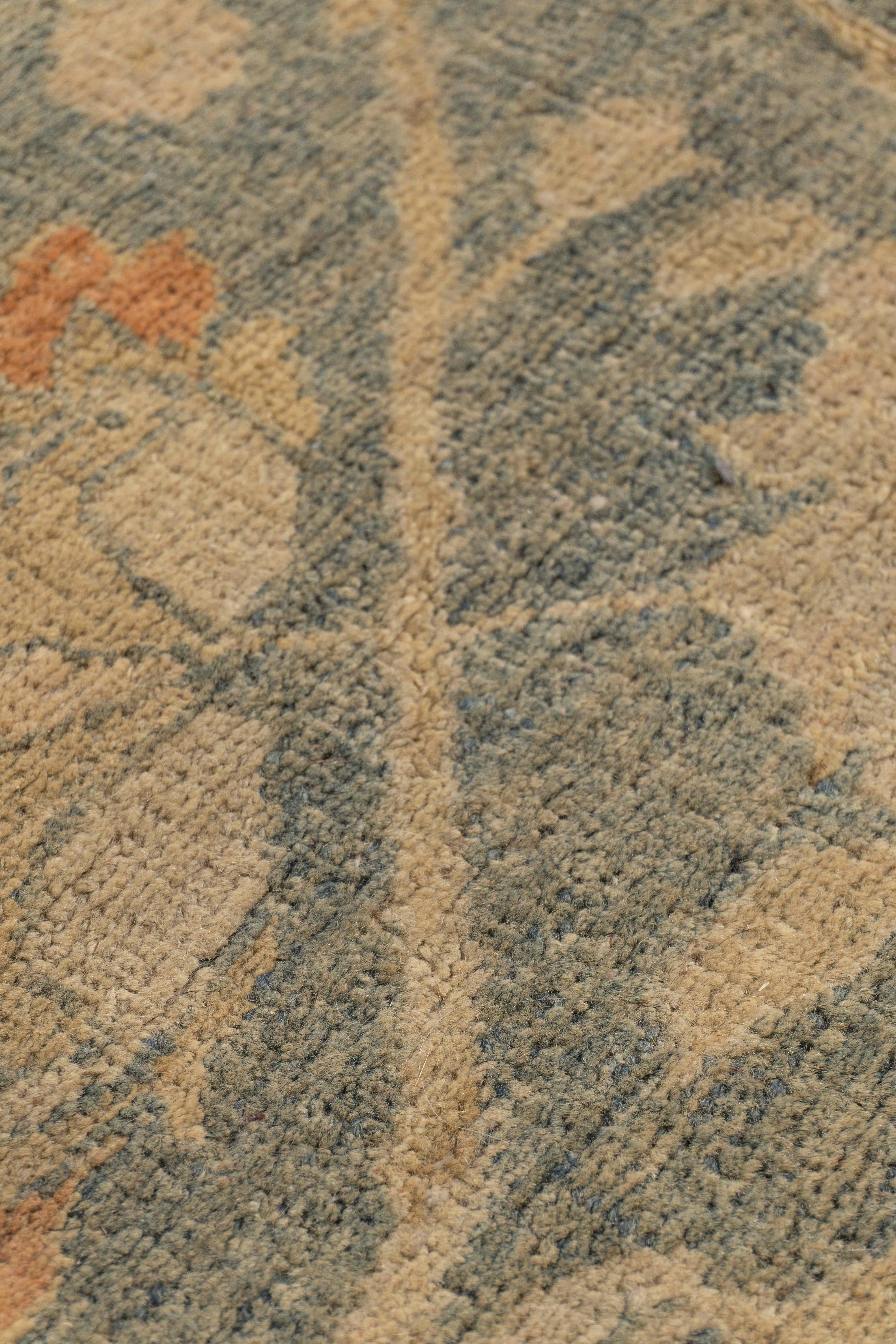 Ancien tapis persan noué à la main de Tabriz en vente 1