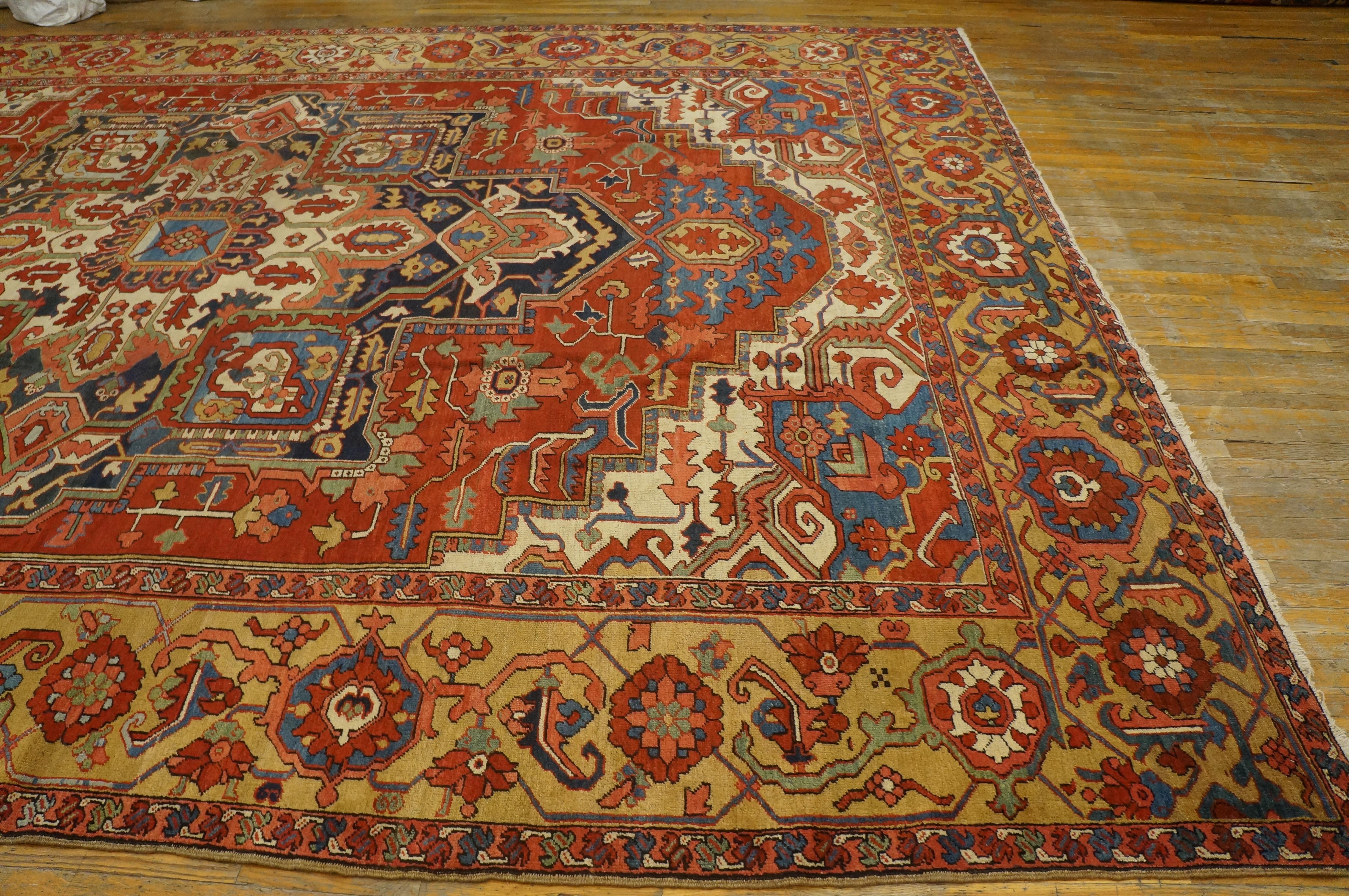 Heriz Serapi Late 19th Century Persian Heriz Carpet ( 11'6