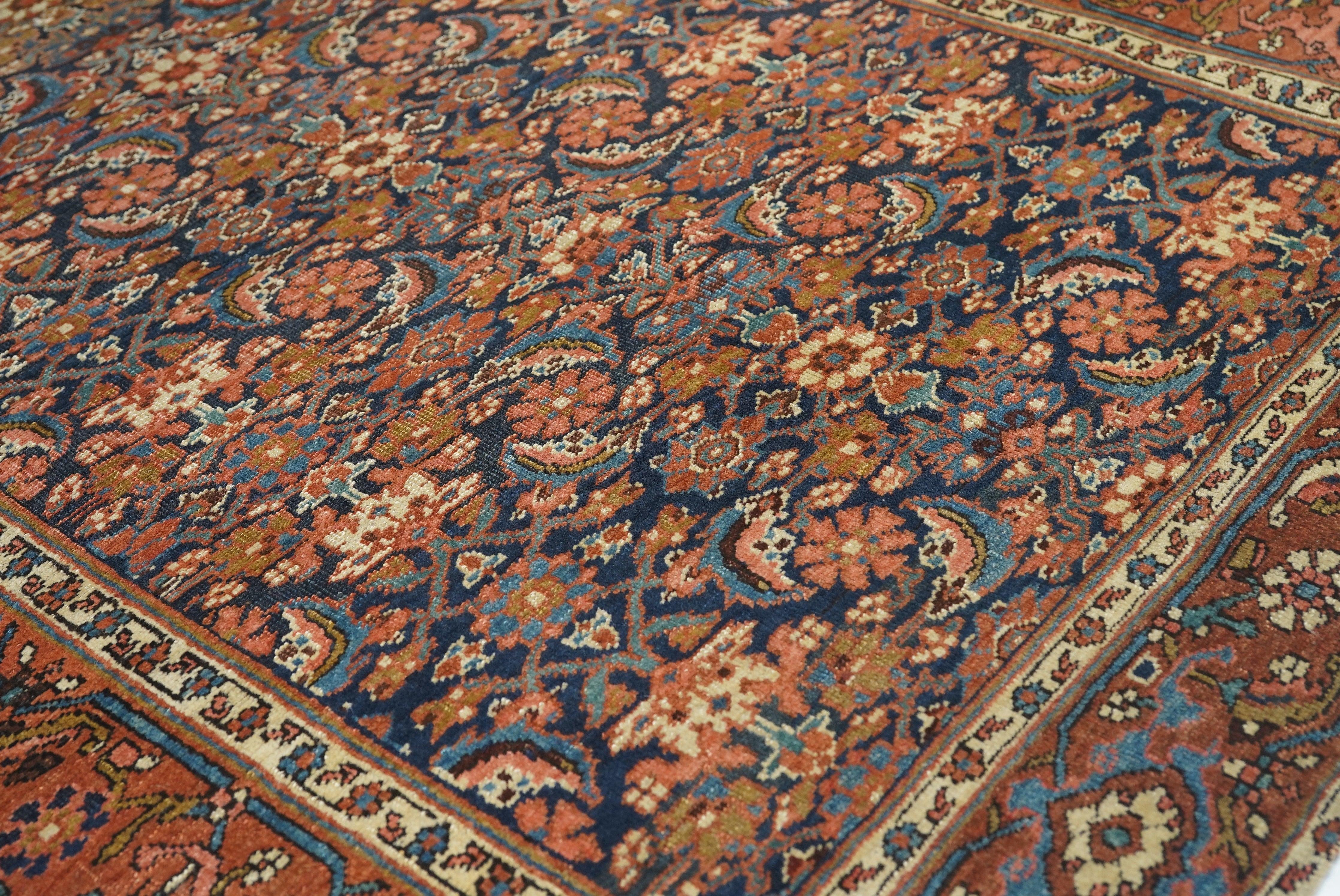 Antiker persischer Heriz 4'9'' x 6'0'' (20. Jahrhundert) im Angebot