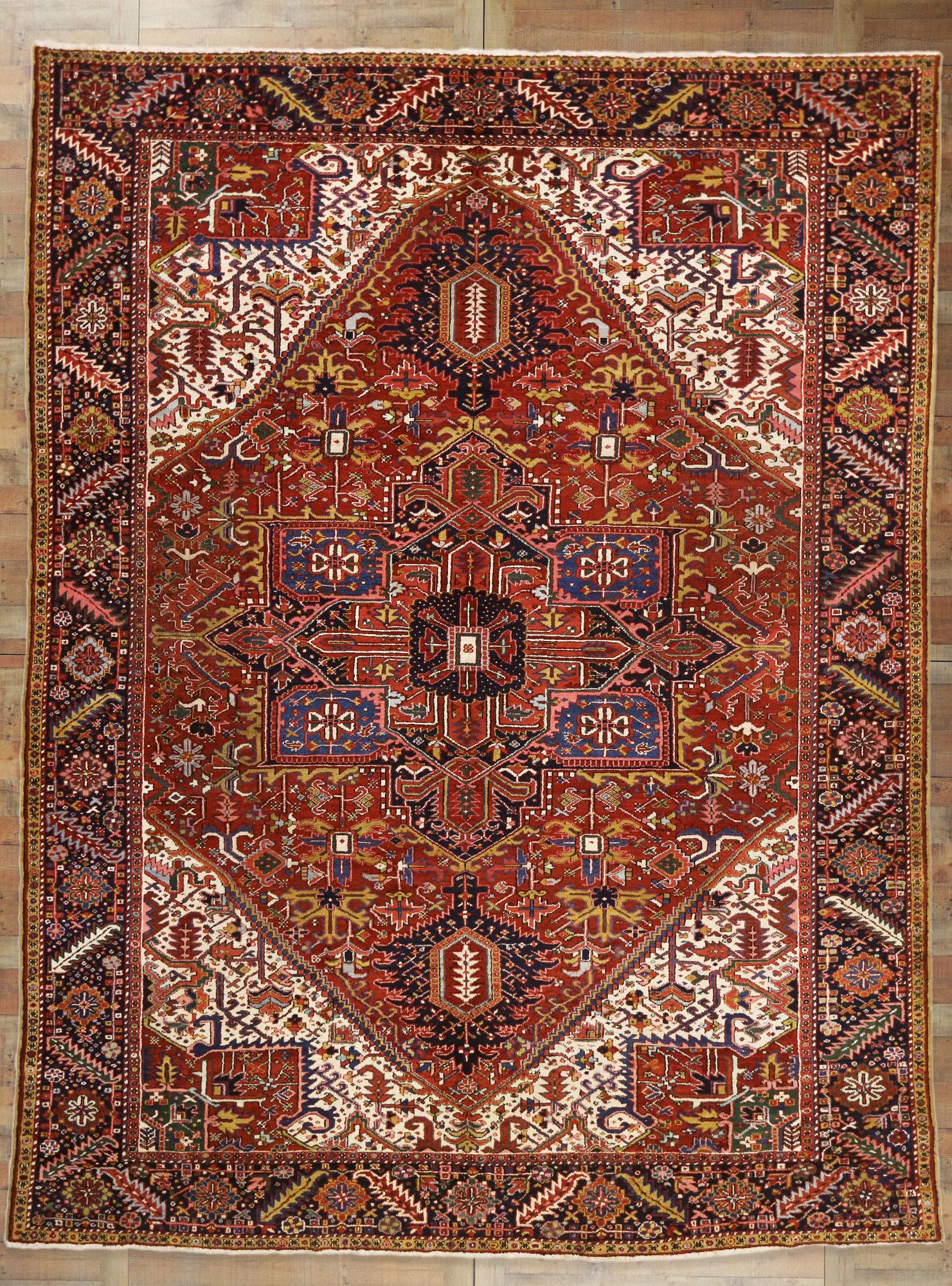 Antiker persischer Heriz-Teppich mit modernem, traditionellem Stil (20. Jahrhundert) im Angebot