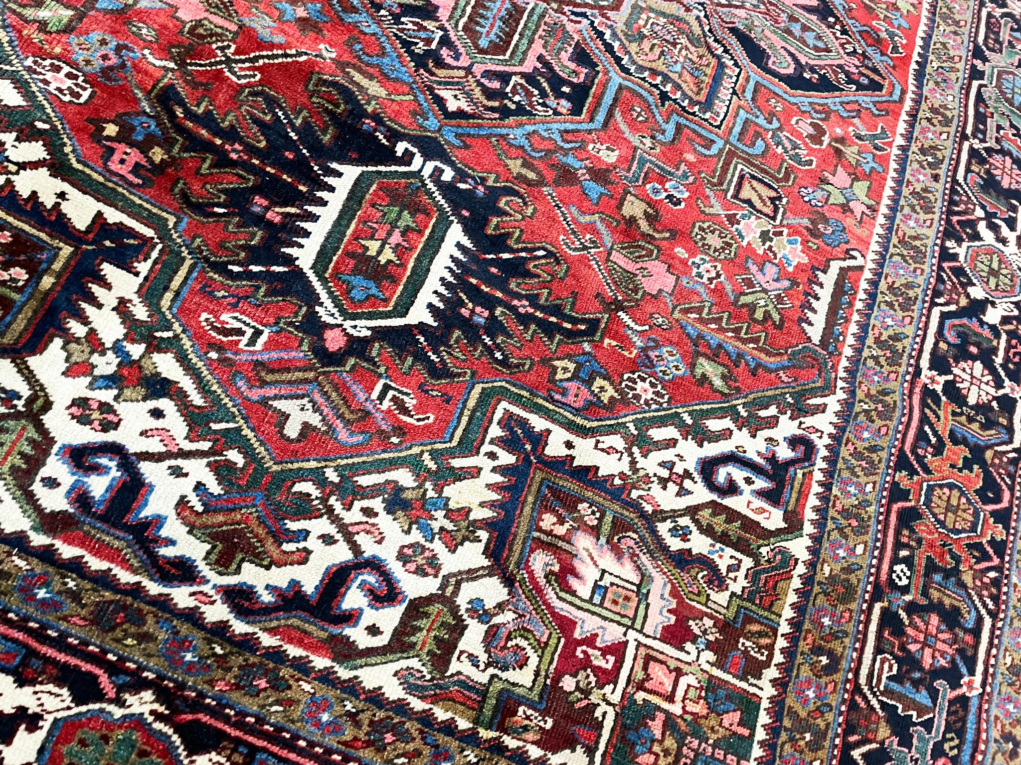 Antique Persian Heriz Carpet In Good Condition In Evanston, IL