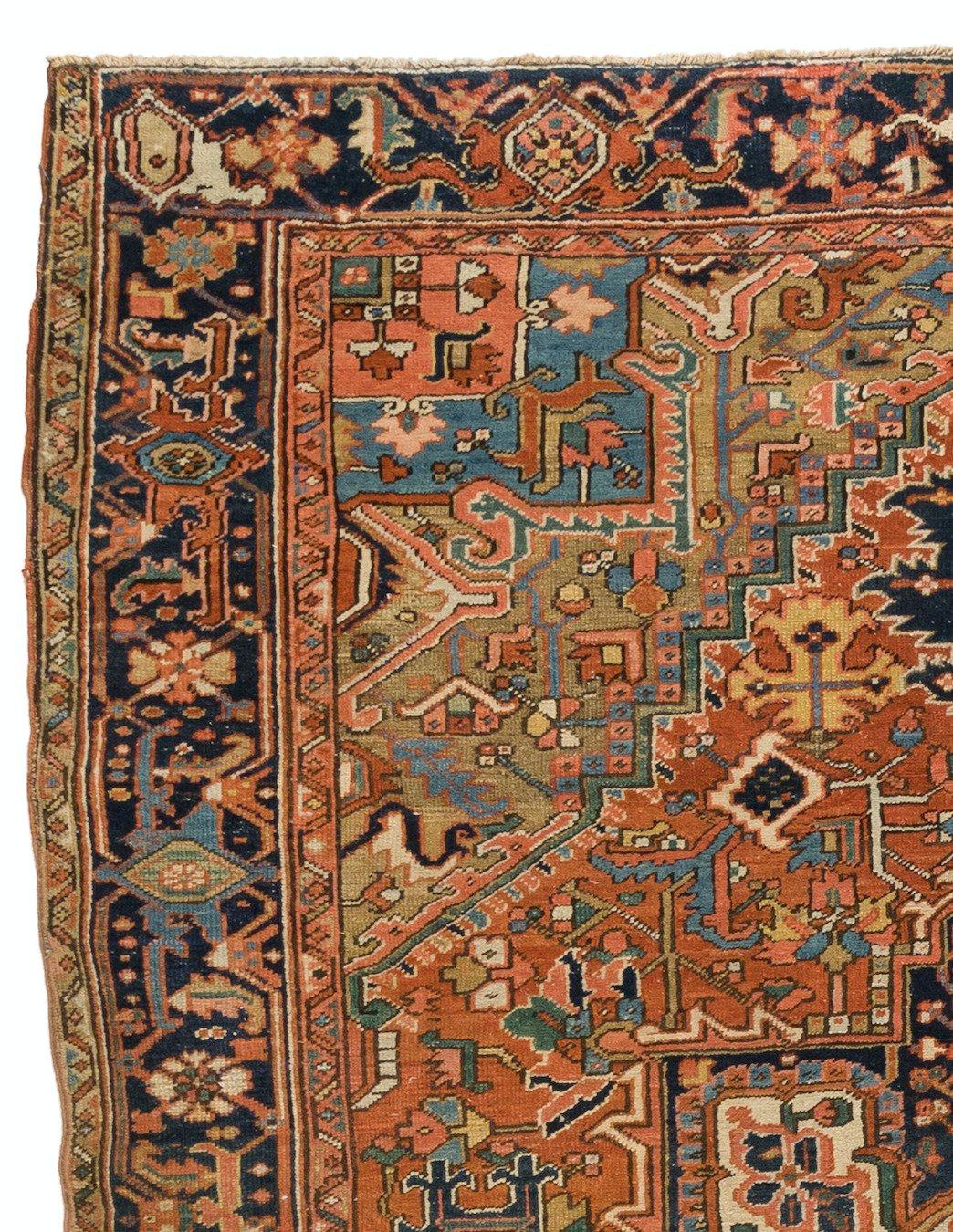 Geometrischer persischer Heriz-Teppich in Braun, Rost, Marineblau, antik (Heriz Serapi) im Angebot