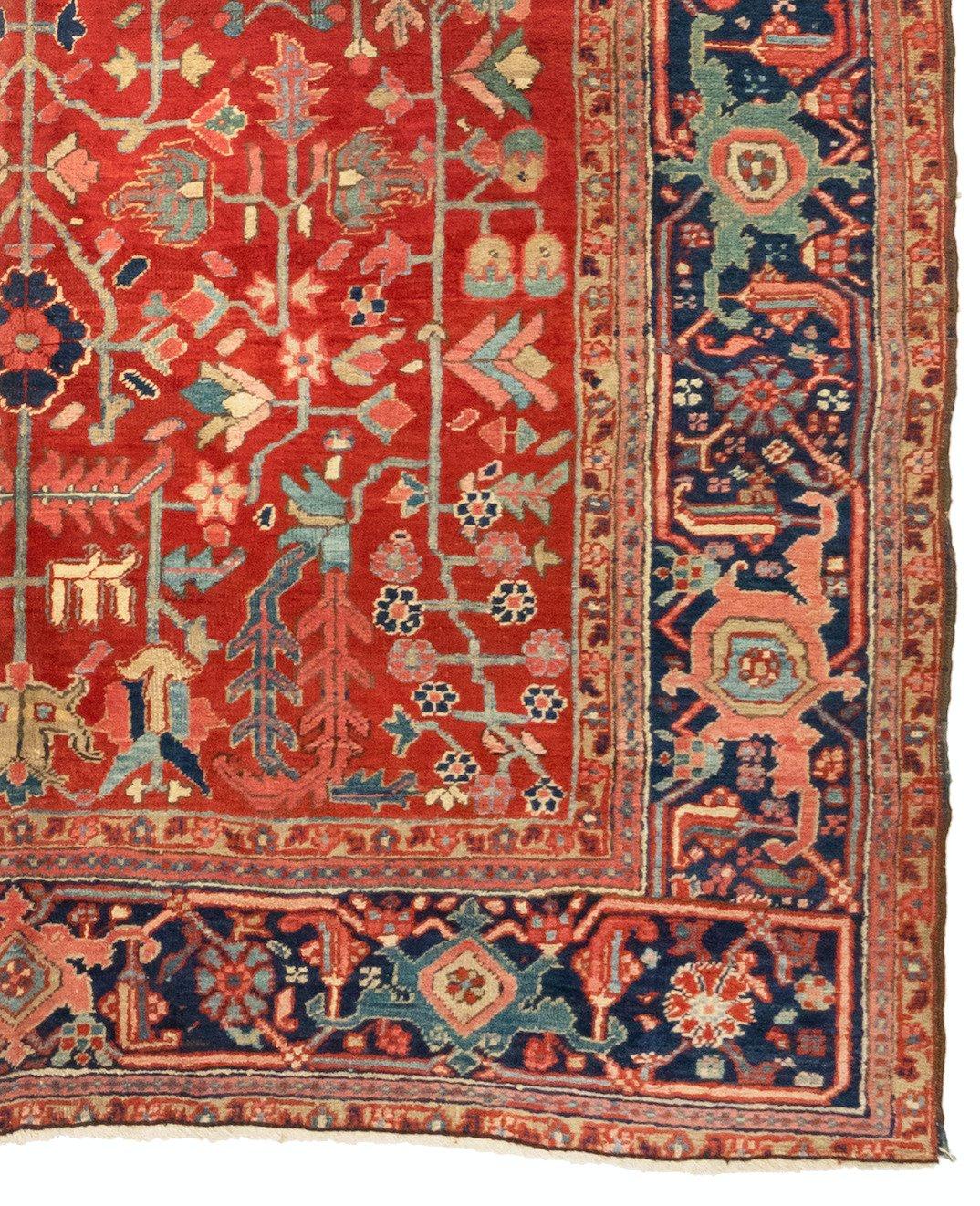 Antiker persischer roter:: marineblauer und goldener geometrischer Heriz-Teppich:: ca. 1920-1930er Jahre (Persisch) im Angebot