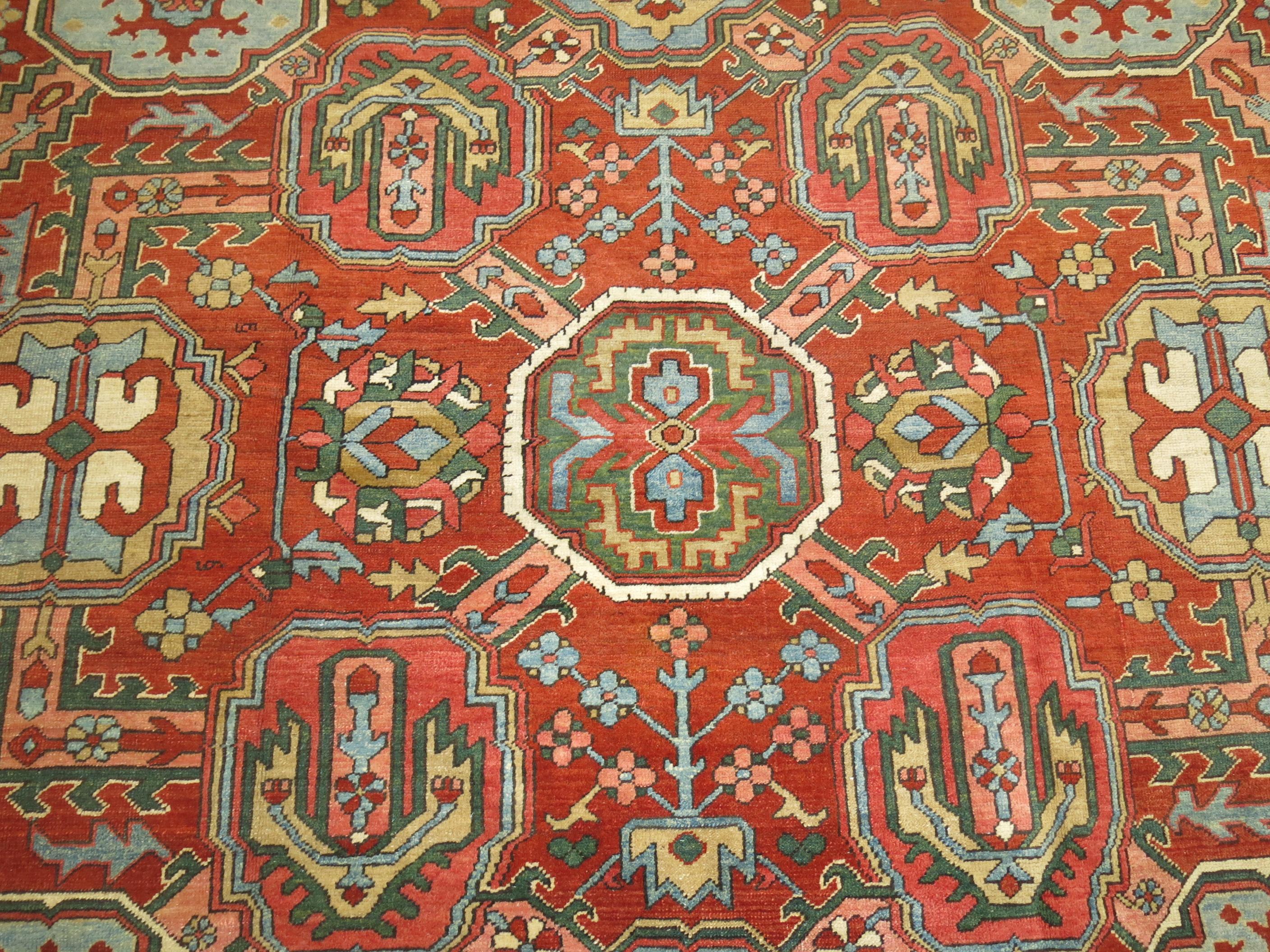 Antique Persian Heriz Carpet, Early 20th Century 14