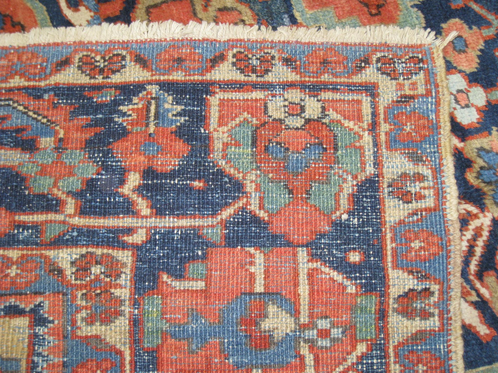 Antiker persischer Heriz-Teppich im Angebot 3
