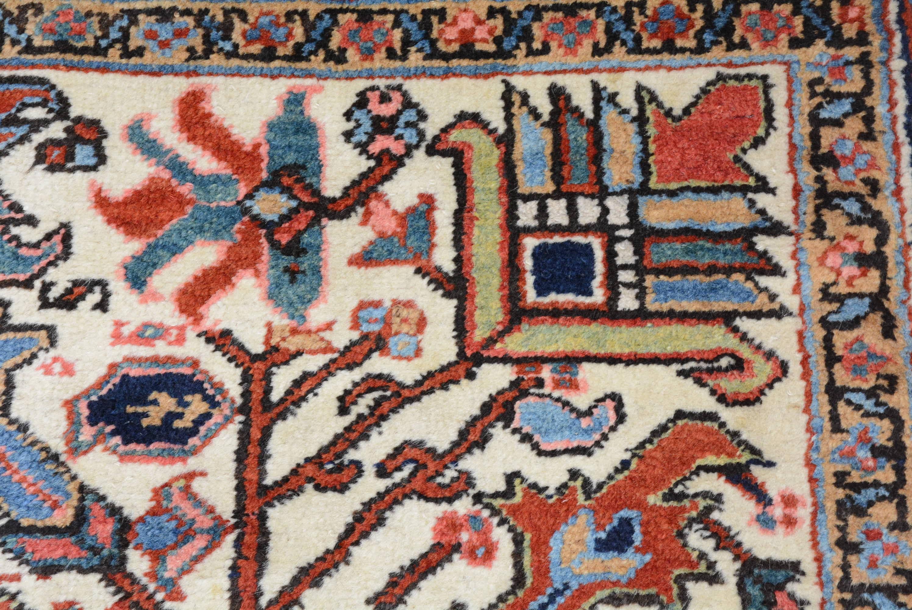 Antiker persischer Heriz-Teppich (Gewebt) im Angebot