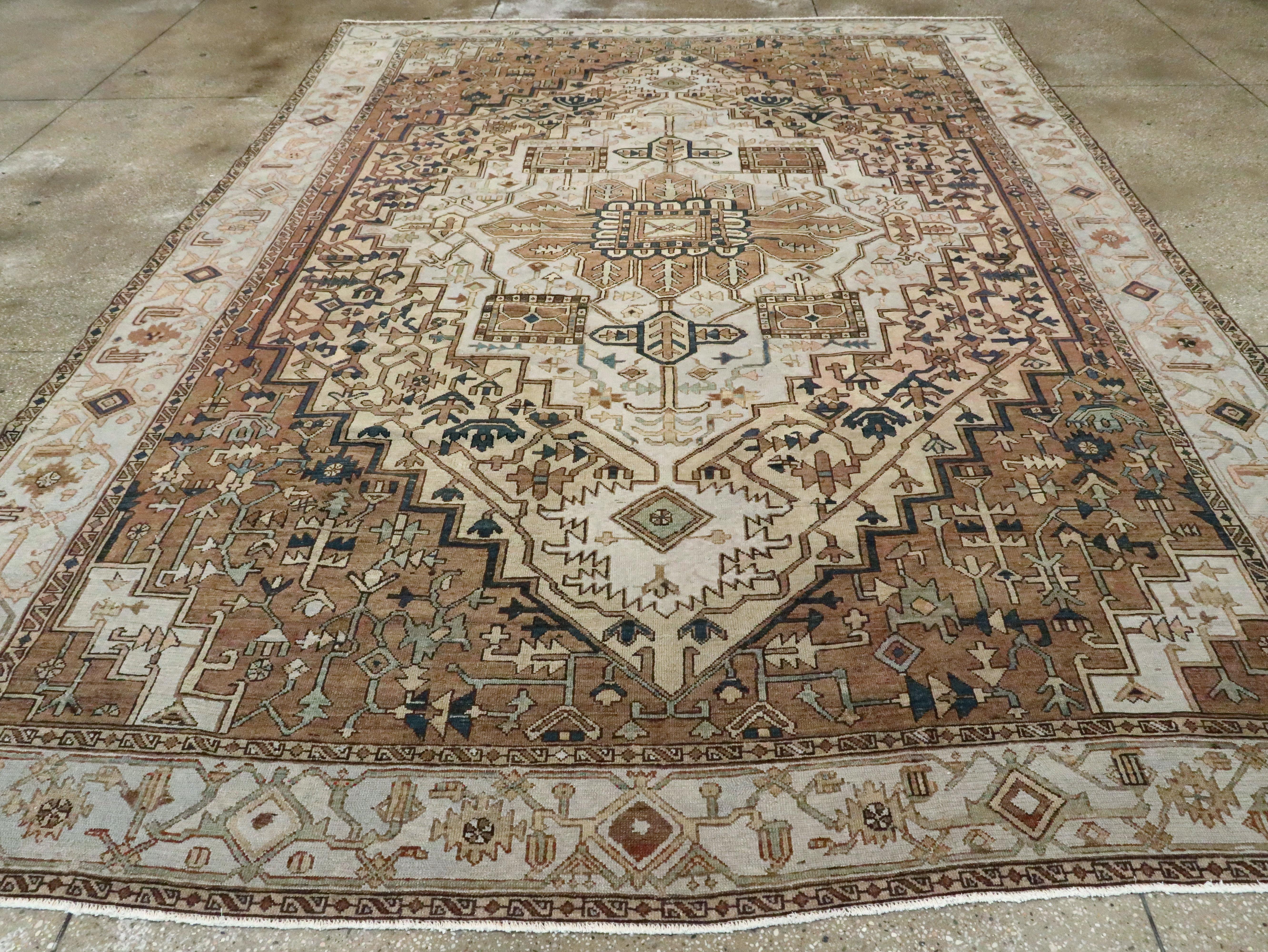 Antique Persian Heriz Carpet In Good Condition For Sale In New York, NY
