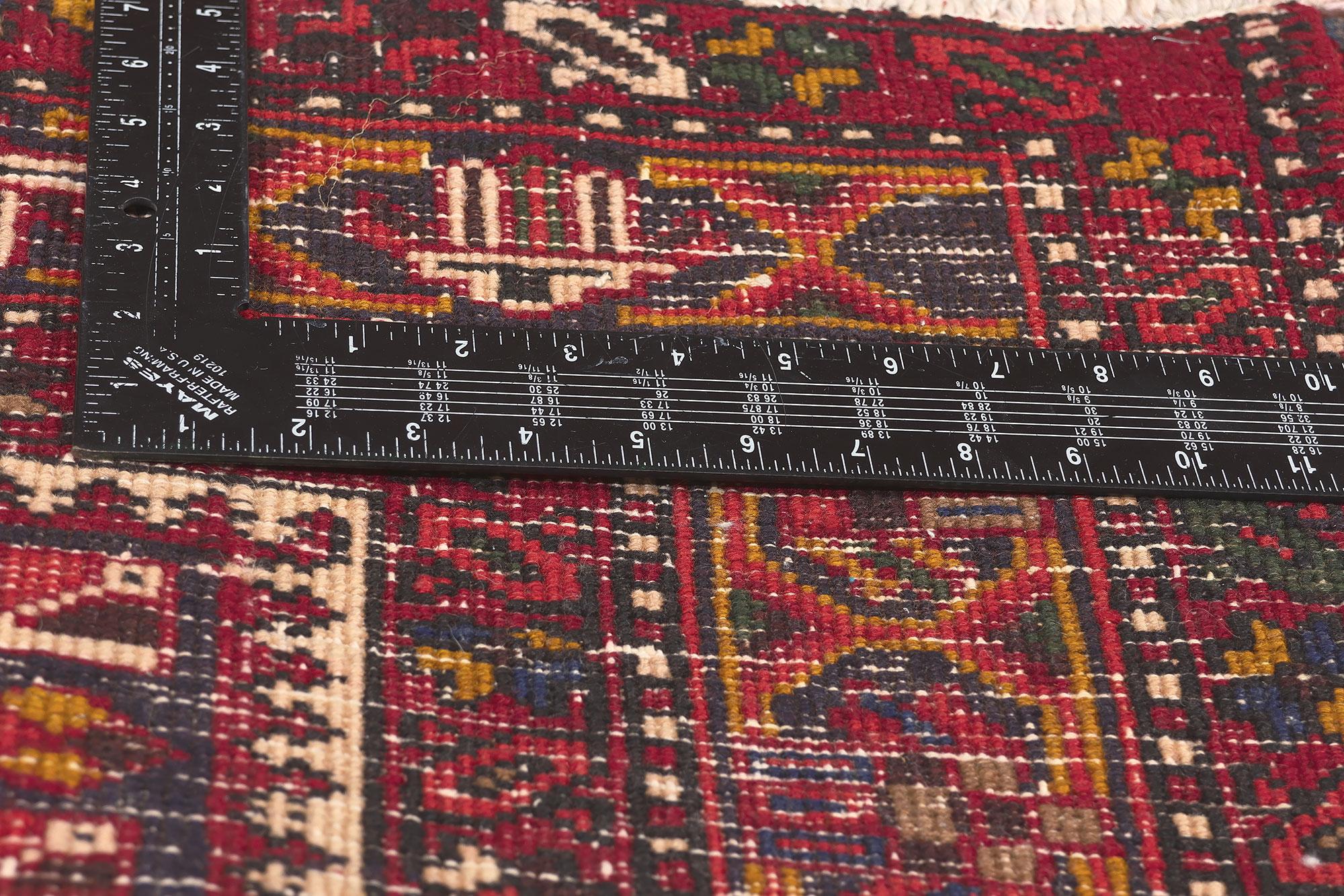 Noué à la main Tapis persan ancien Heriz en vente