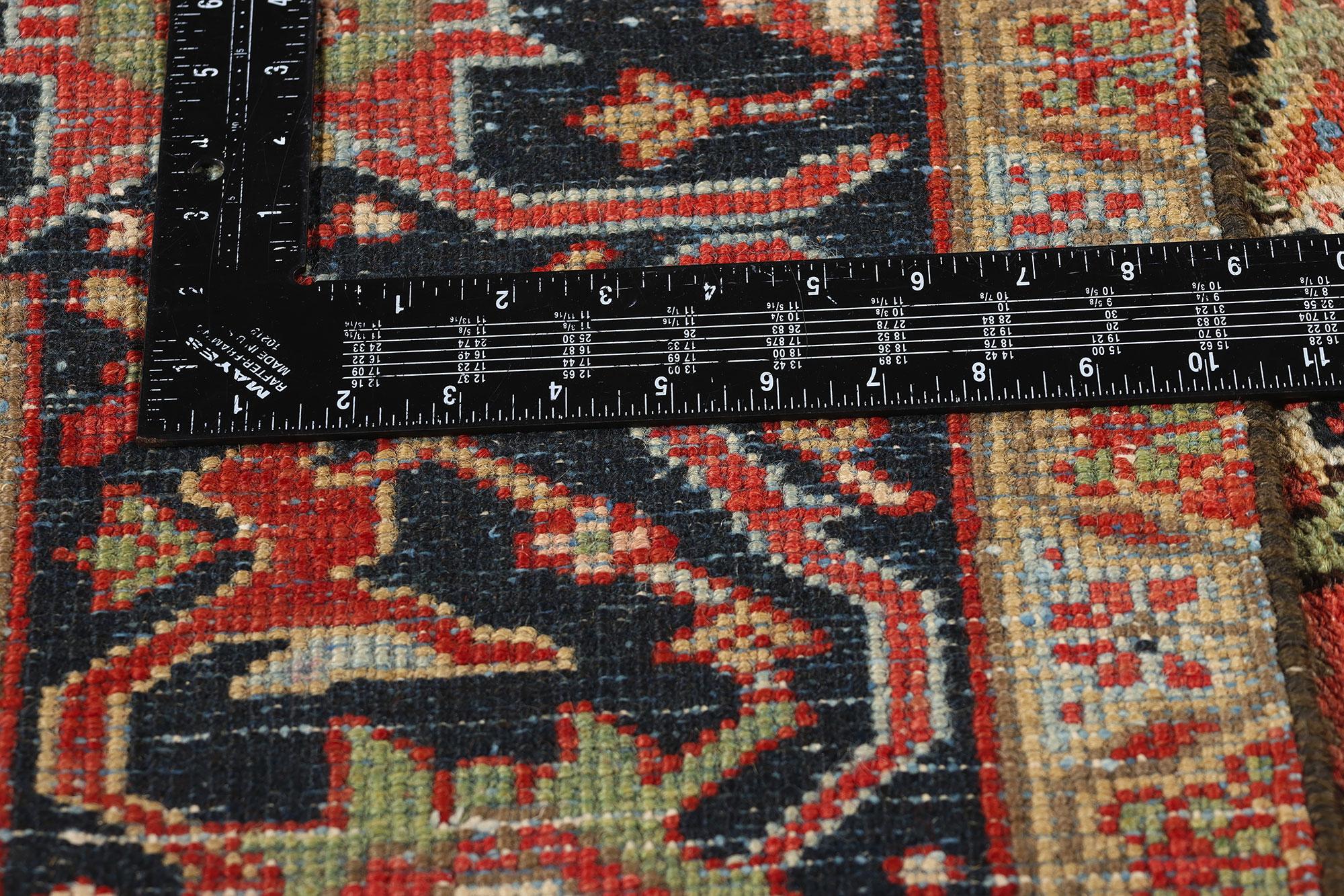 Antiker persischer Heriz-Teppich im Zustand „Gut“ im Angebot in Dallas, TX