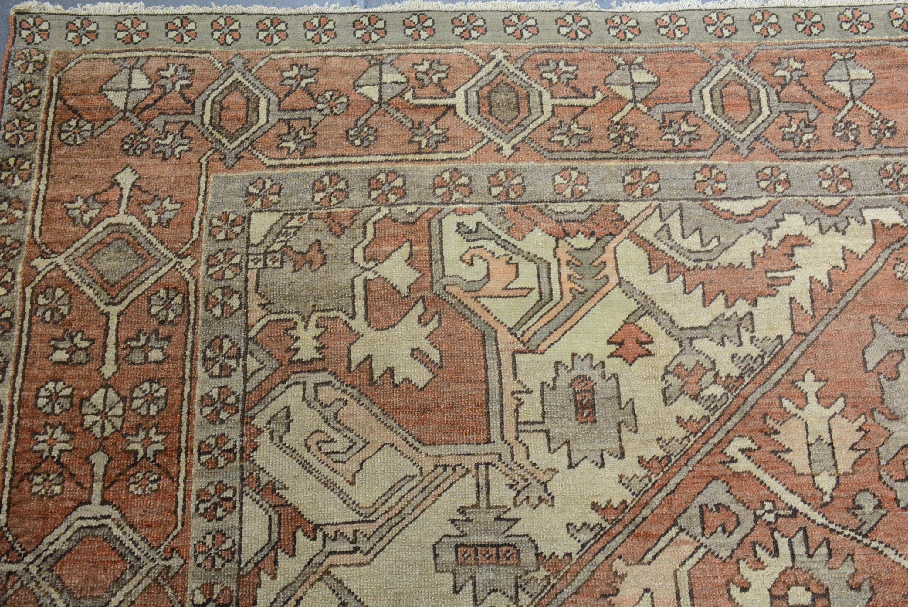 Antiker persischer Heriz-Teppich (Wolle) im Angebot