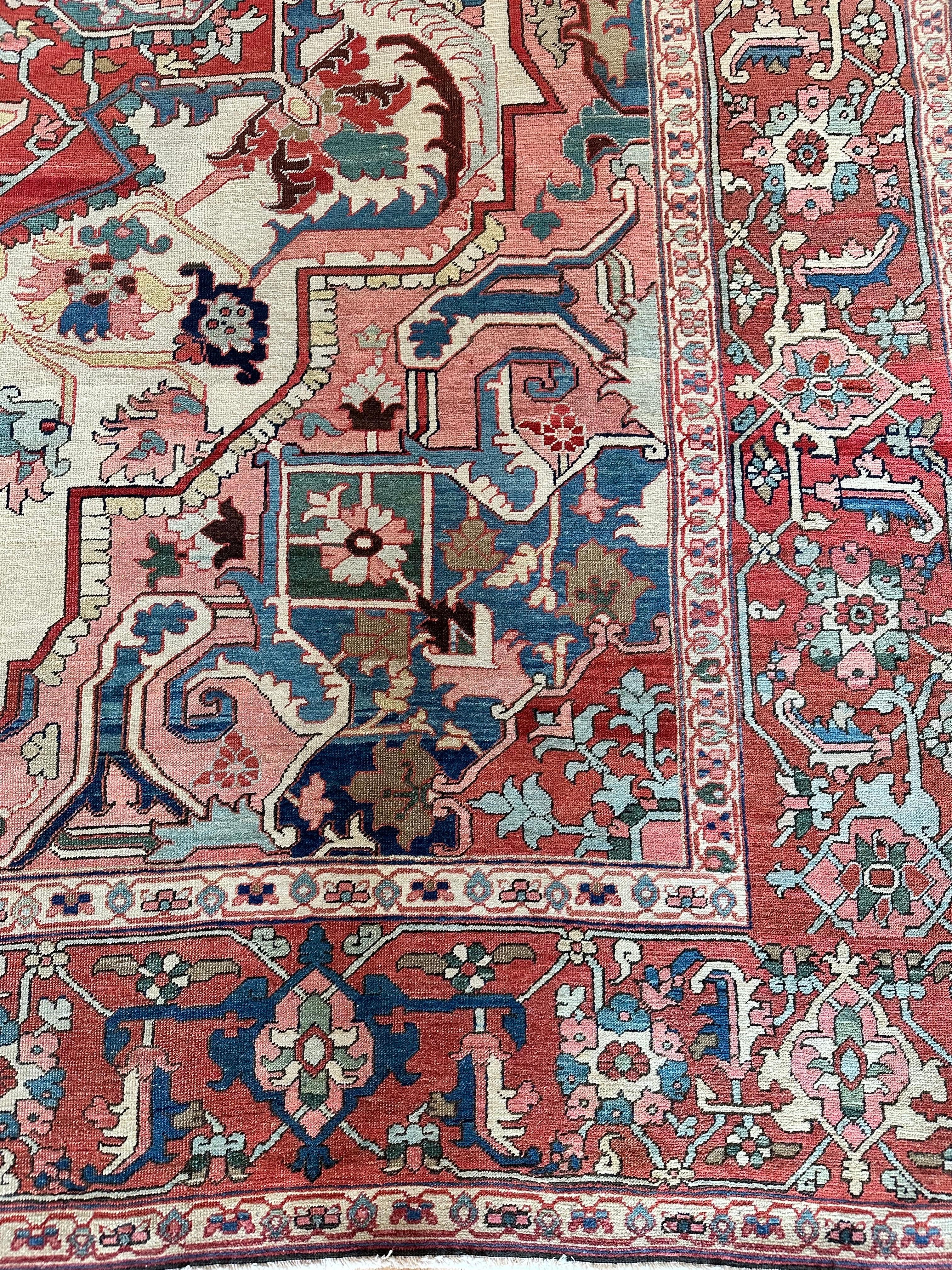 Antico tappeto persiano Heriz fatto a mano in lana, Tappeto orientale, rosa, azzurro in vendita 4