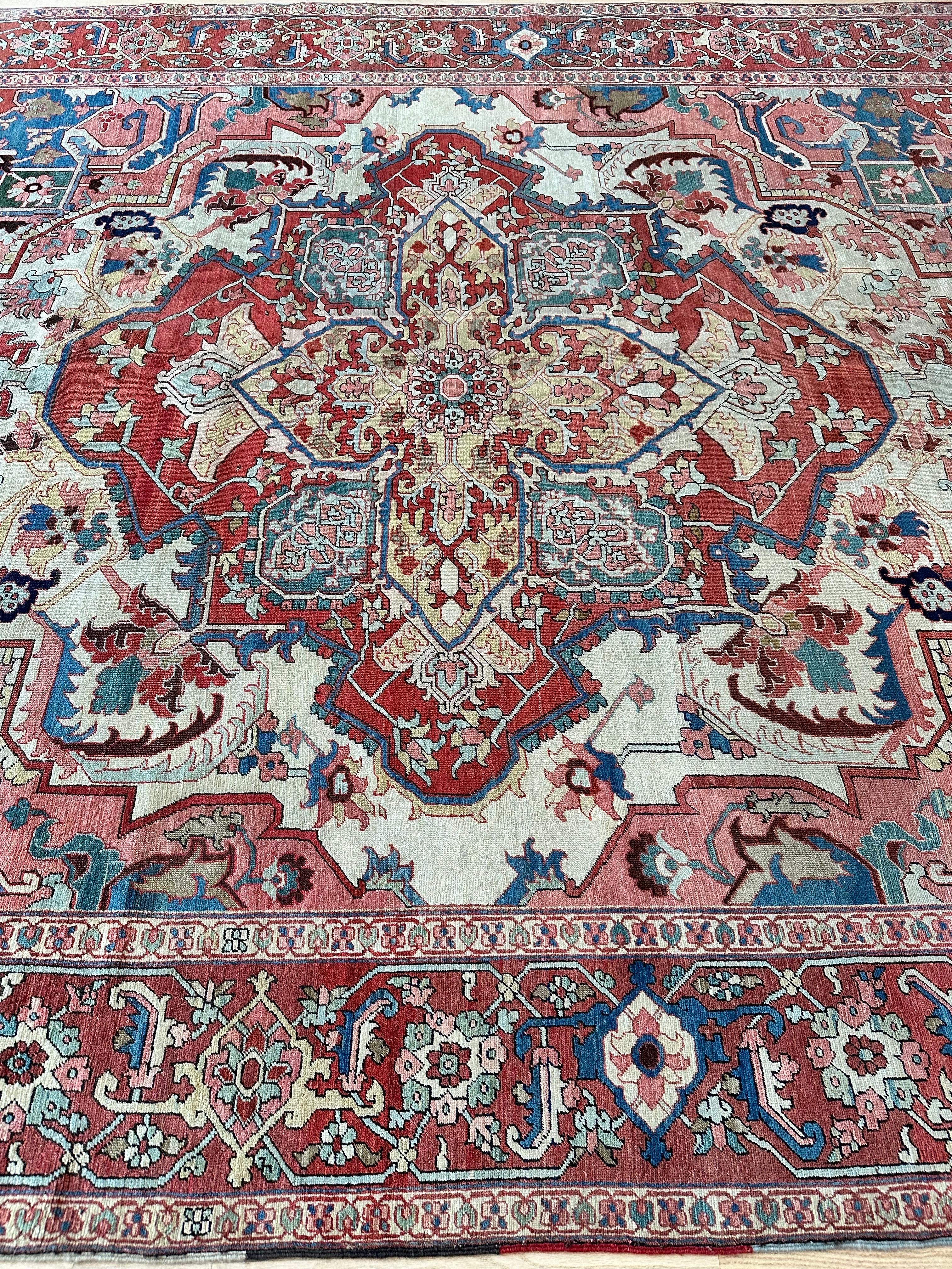 Antico tappeto persiano Heriz fatto a mano in lana, Tappeto orientale, rosa, azzurro in vendita 6