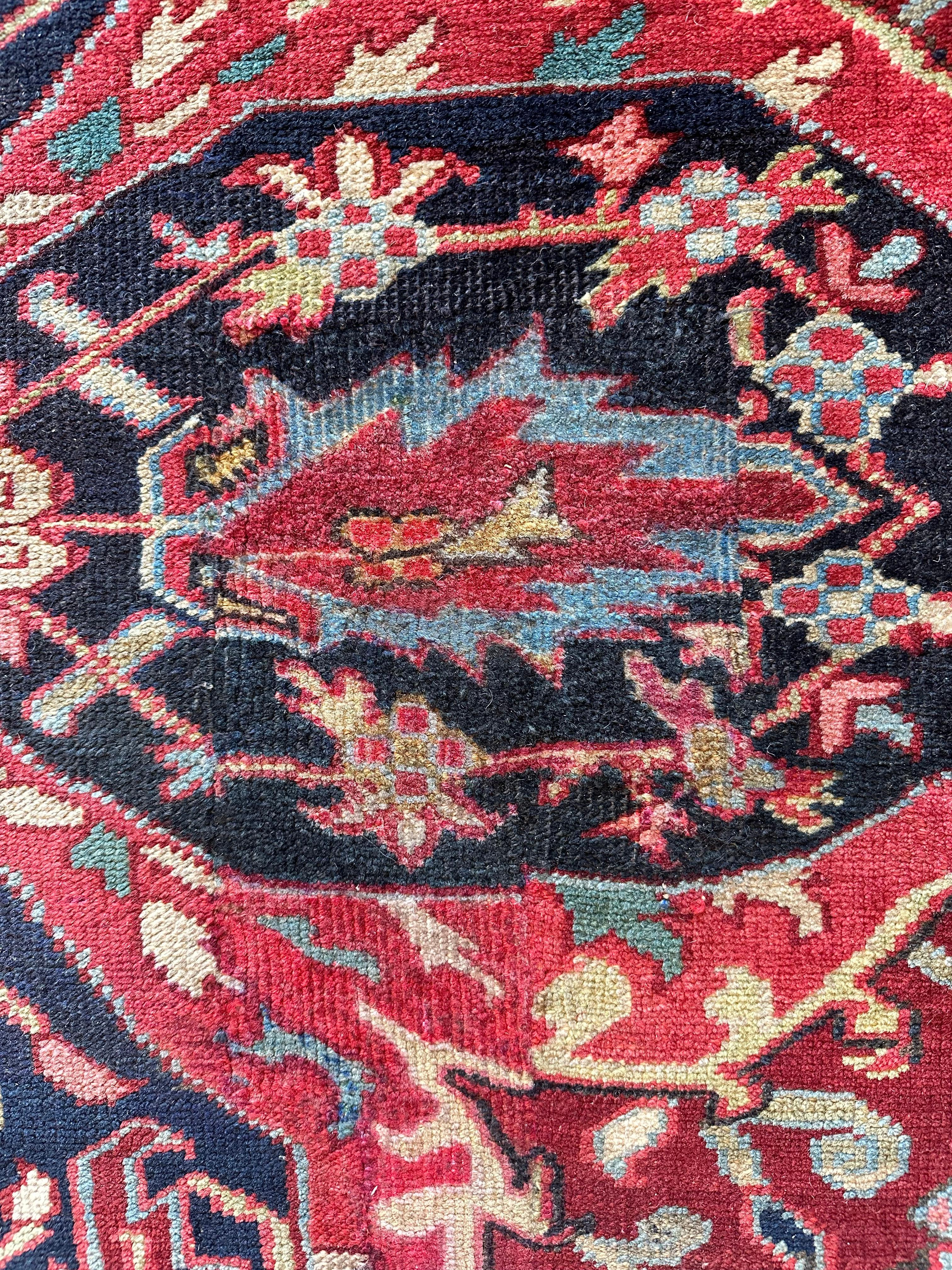 Antiker persischer Heriz-Teppich aus handgefertigter Wolle, orientalischer Teppich, rostfarben, marineblauer Rand im Angebot 7