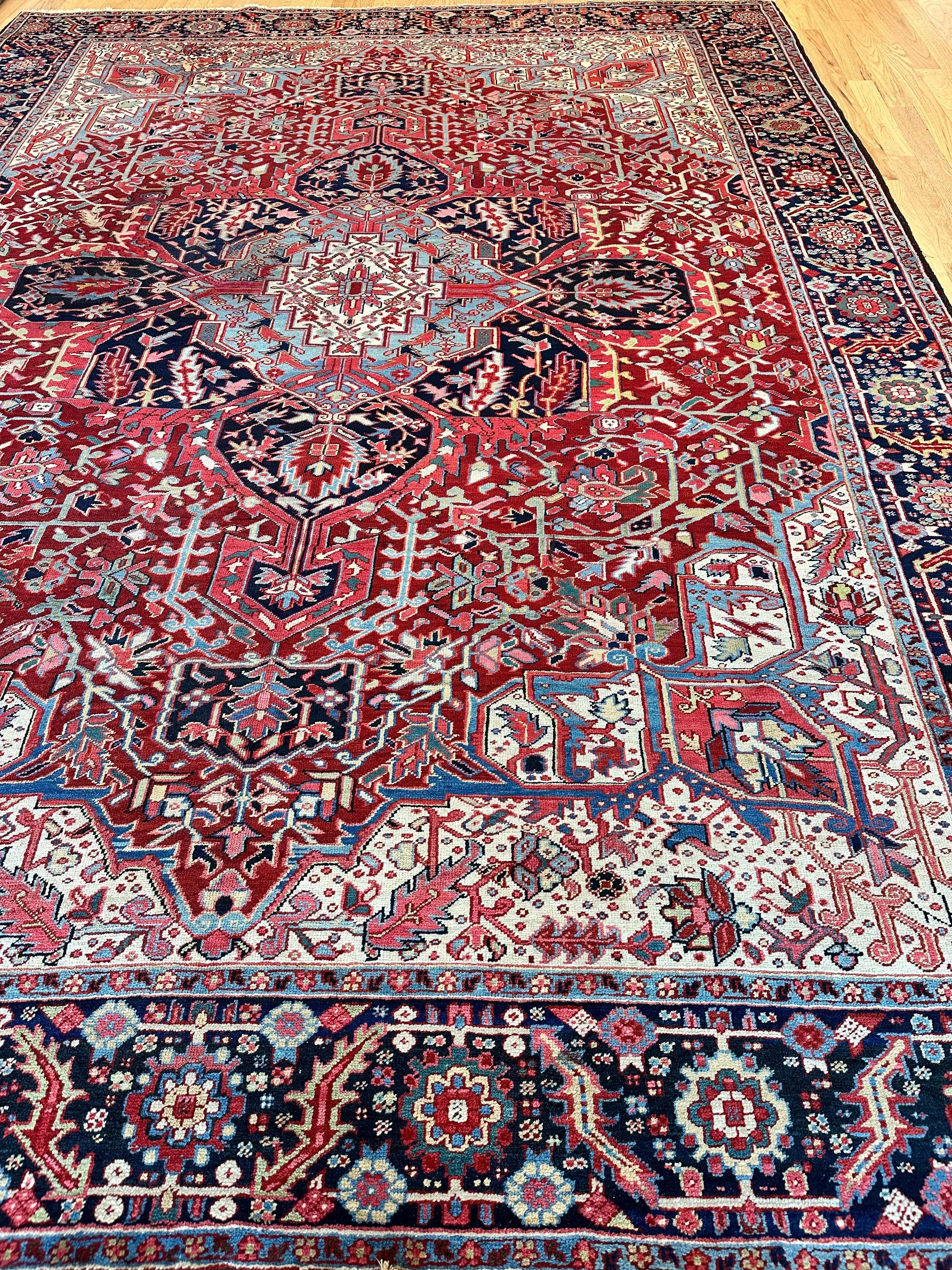 Antiker persischer Heriz-Teppich aus handgefertigter Wolle, orientalischer Teppich, rostfarben, marineblauer Rand im Angebot 9