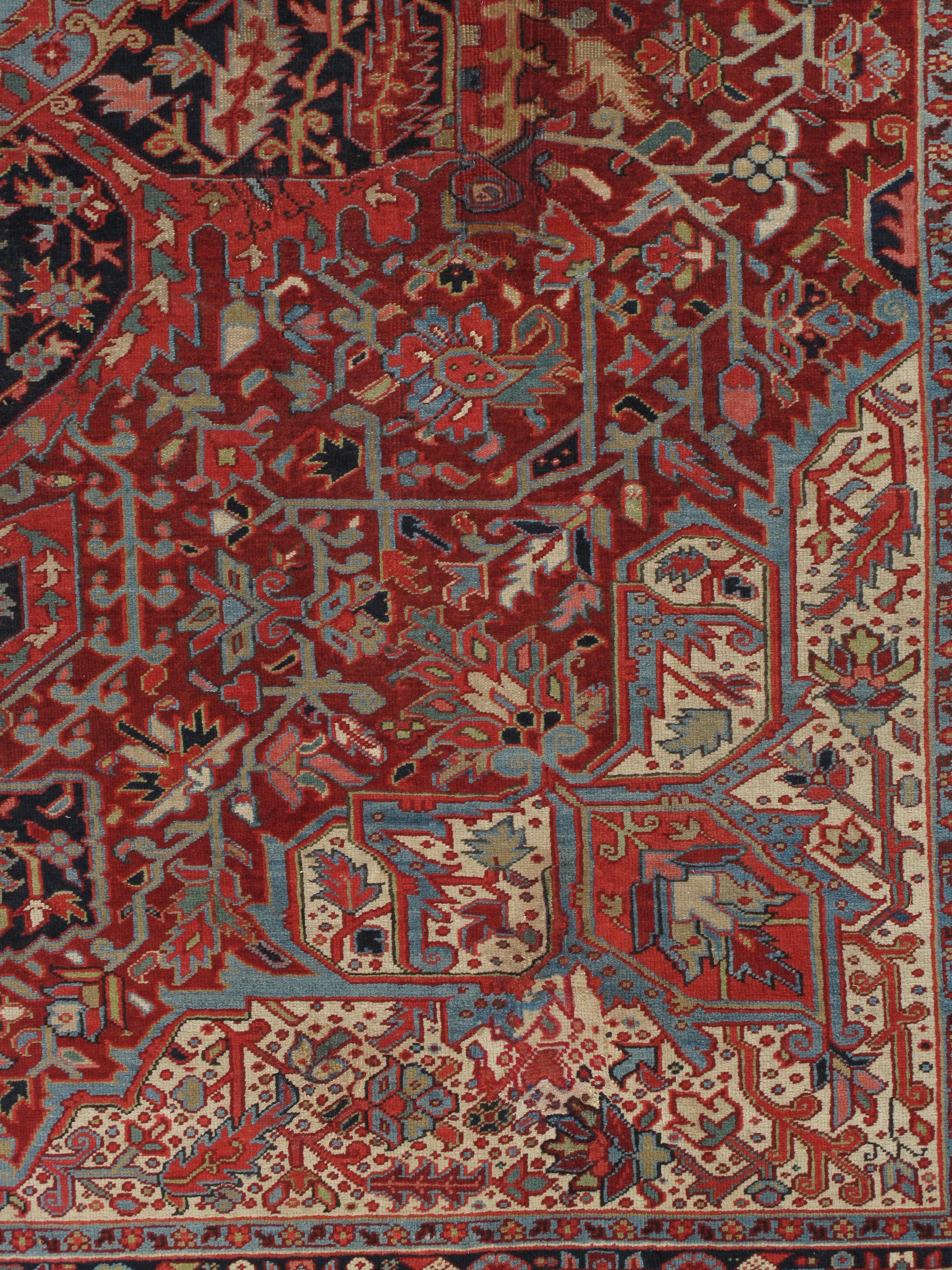 Antiker persischer Heriz-Teppich aus handgefertigter Wolle, orientalischer Teppich, rostfarben, marineblauer Rand im Zustand „Gut“ im Angebot in Port Washington, NY