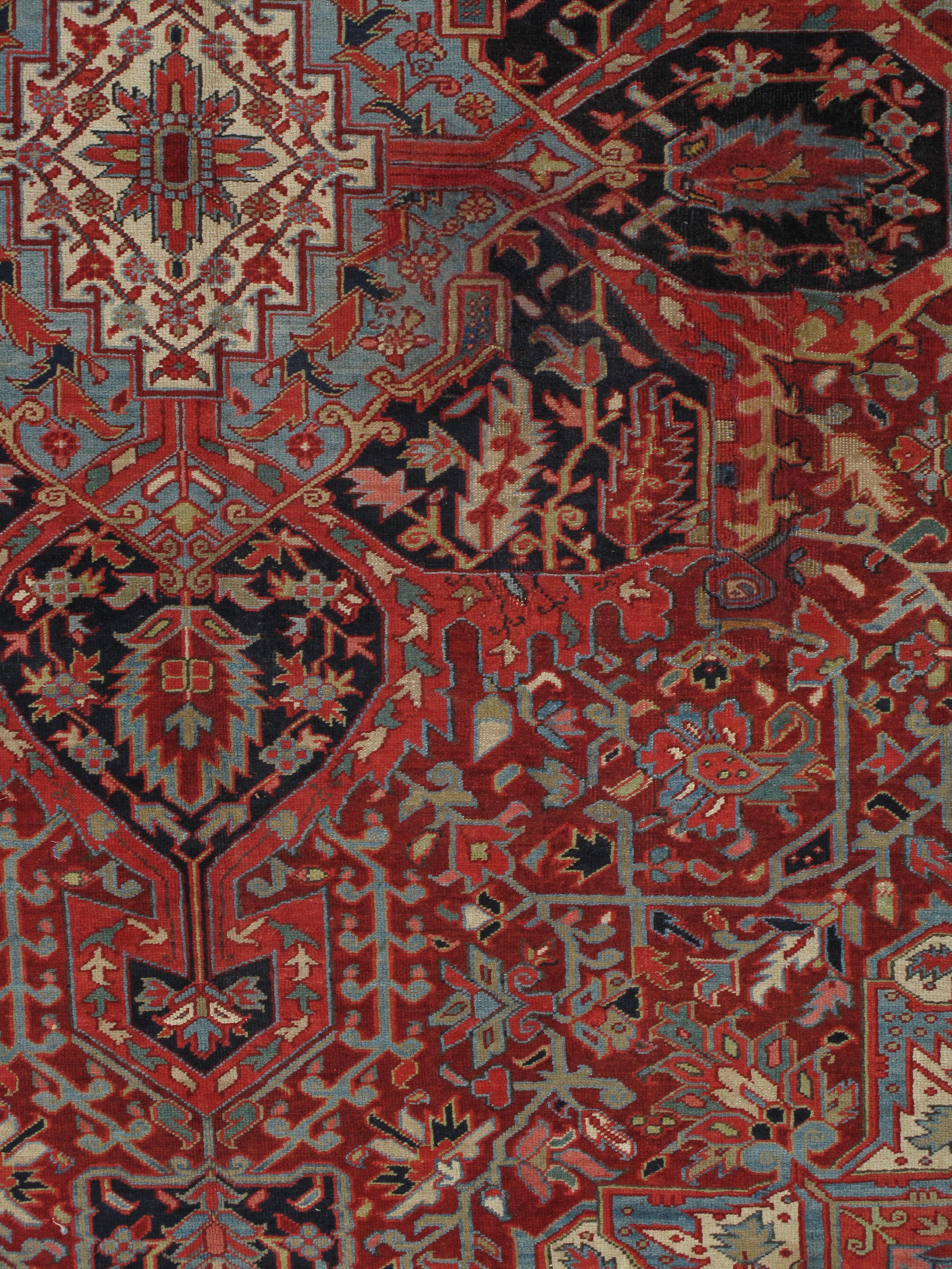 Antiker persischer Heriz-Teppich aus handgefertigter Wolle, orientalischer Teppich, rostfarben, marineblauer Rand (20. Jahrhundert) im Angebot