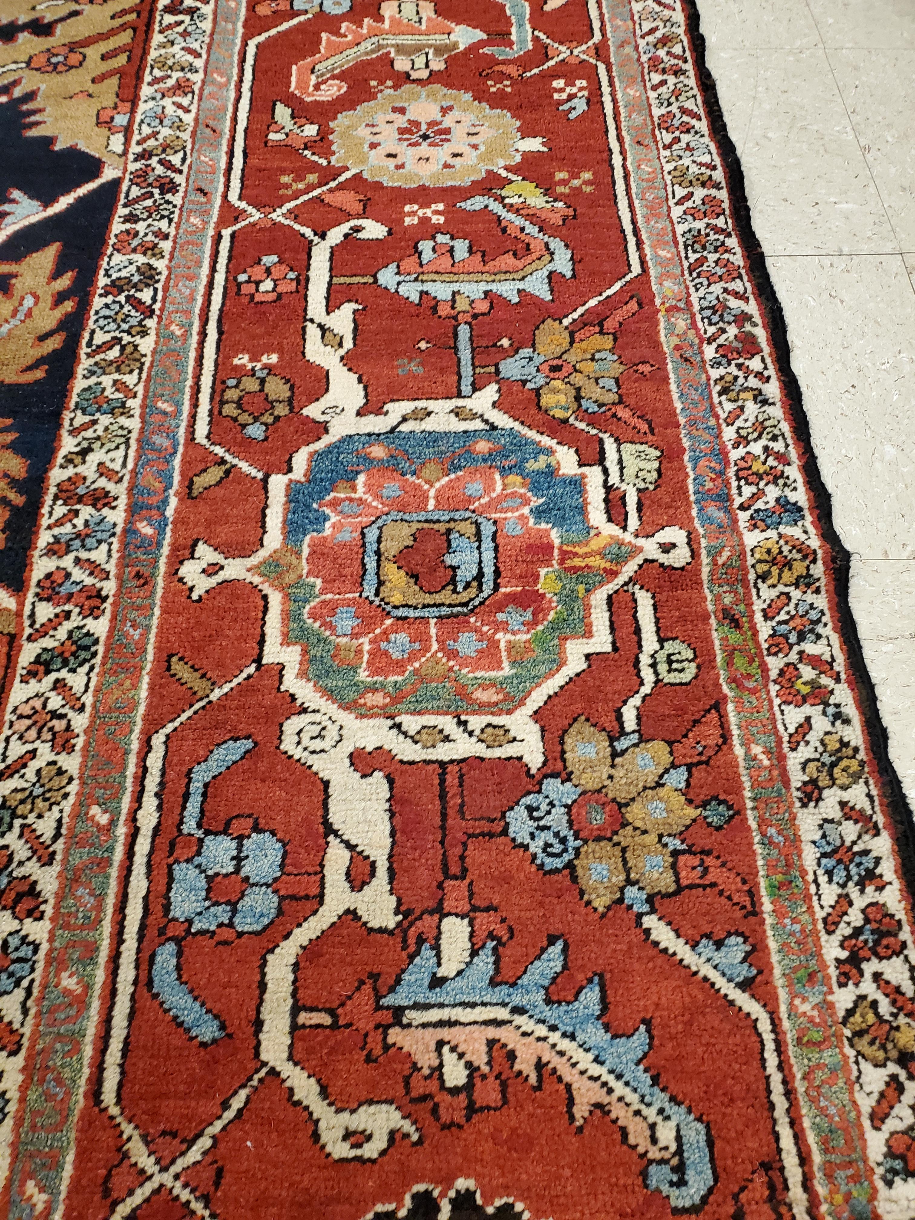 Tapis persan ancien Heriz en laine fait à la main, rouille, bleu marine en vente 2