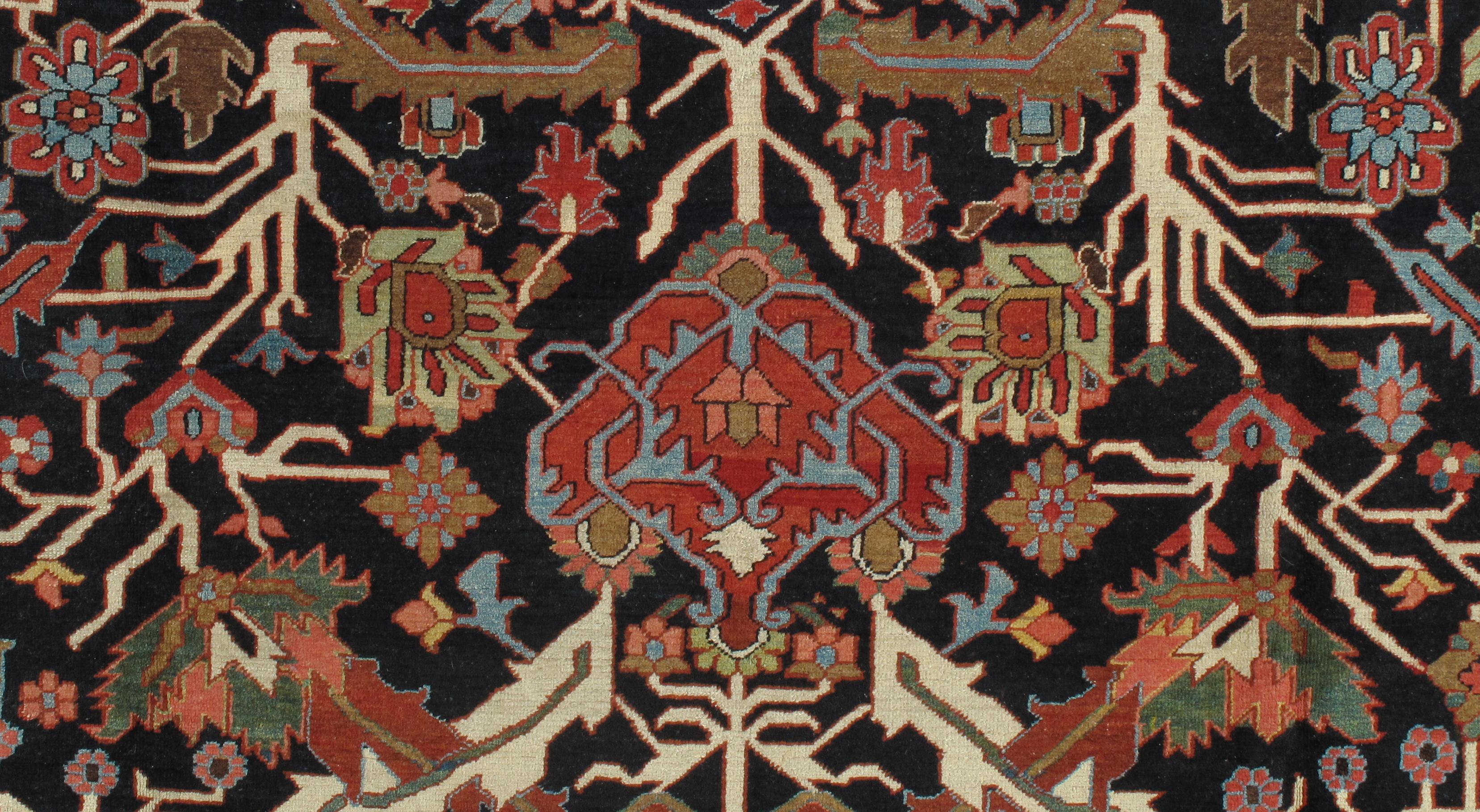 Die Teppiche von Heriz sind der Grundbestandteil des Möbelmarktes und nach wie vor die beliebtesten aller persischen Teppiche im NW-Stil. Sie wurden für den schnell wachsenden US-Markt Ende des 19. bis Anfang des 20. Jahrhunderts hergestellt. Die